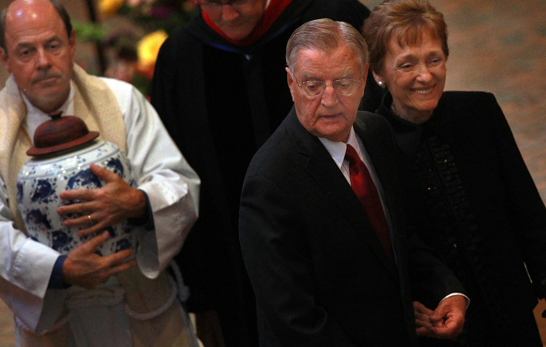 Rev. Spenser D. Simrill carried the remains of Eleanor Mondale Poling, as parents Walter and Joan Mondale and others accompanied him down the center aisle of the church.