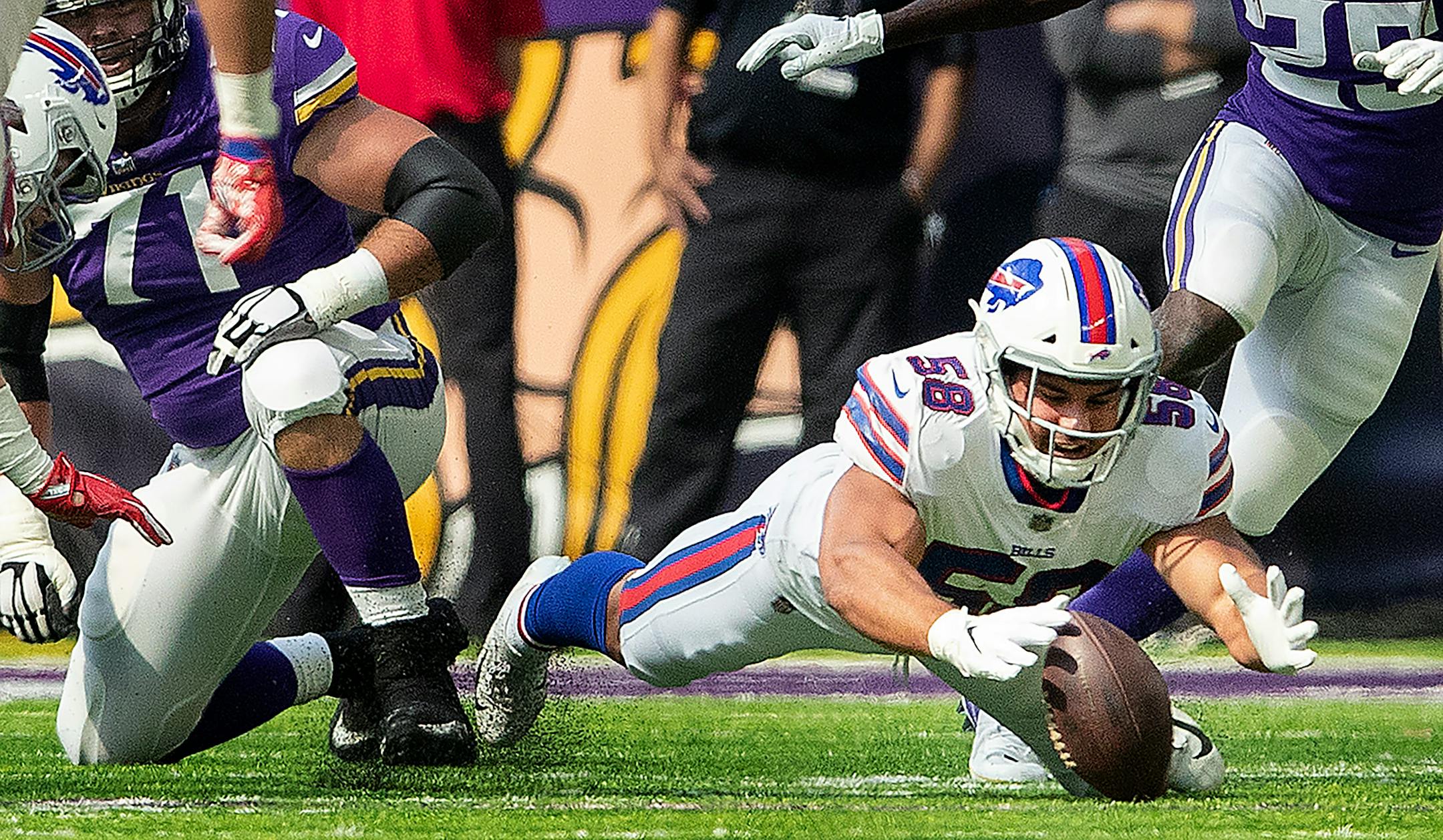 Matt Milano (58) recovered a Kirk Cousins fumble in the first quarter. ] CARLOS GONZALEZ ï cgonzalez@startribune.com ñ September 23, 2018, Minneapolis, MN, US Bank Stadium, NFL, Minnesota Vikings vs Buffalo Bills