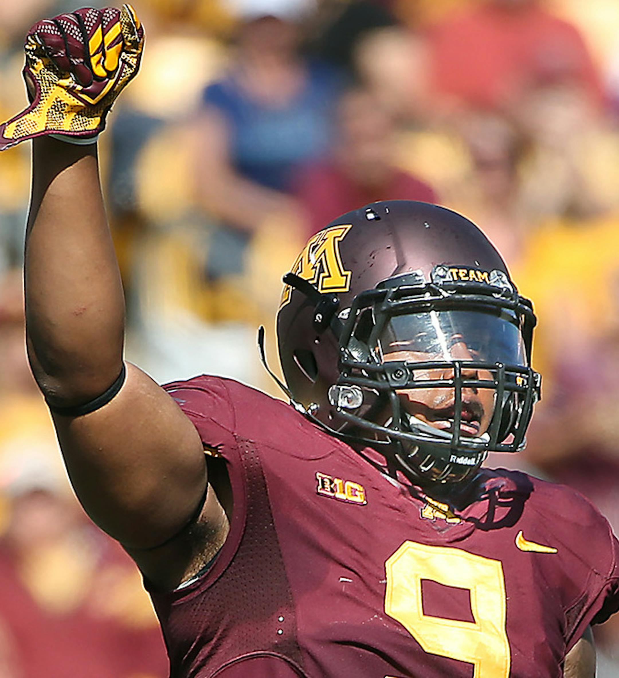 Minnesota's defensive lineman Alex Keith