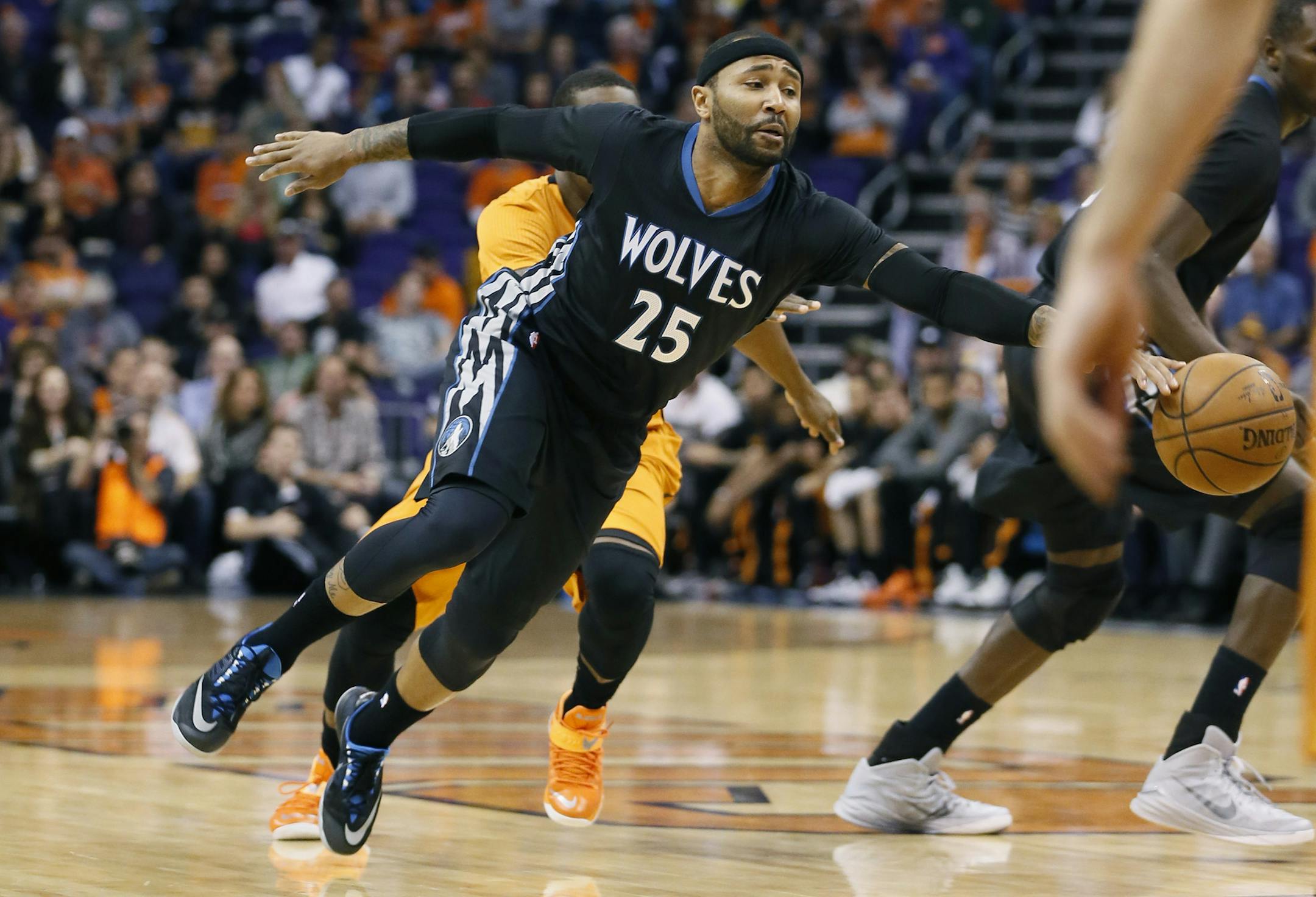 Minnesota Timberwolves' Mo Williams (25) loses the ball during the first half of an NBA basketball game against the Phoenix Suns, Friday, Jan. 16, 2015, in Phoenix. (AP Photo/Matt York)