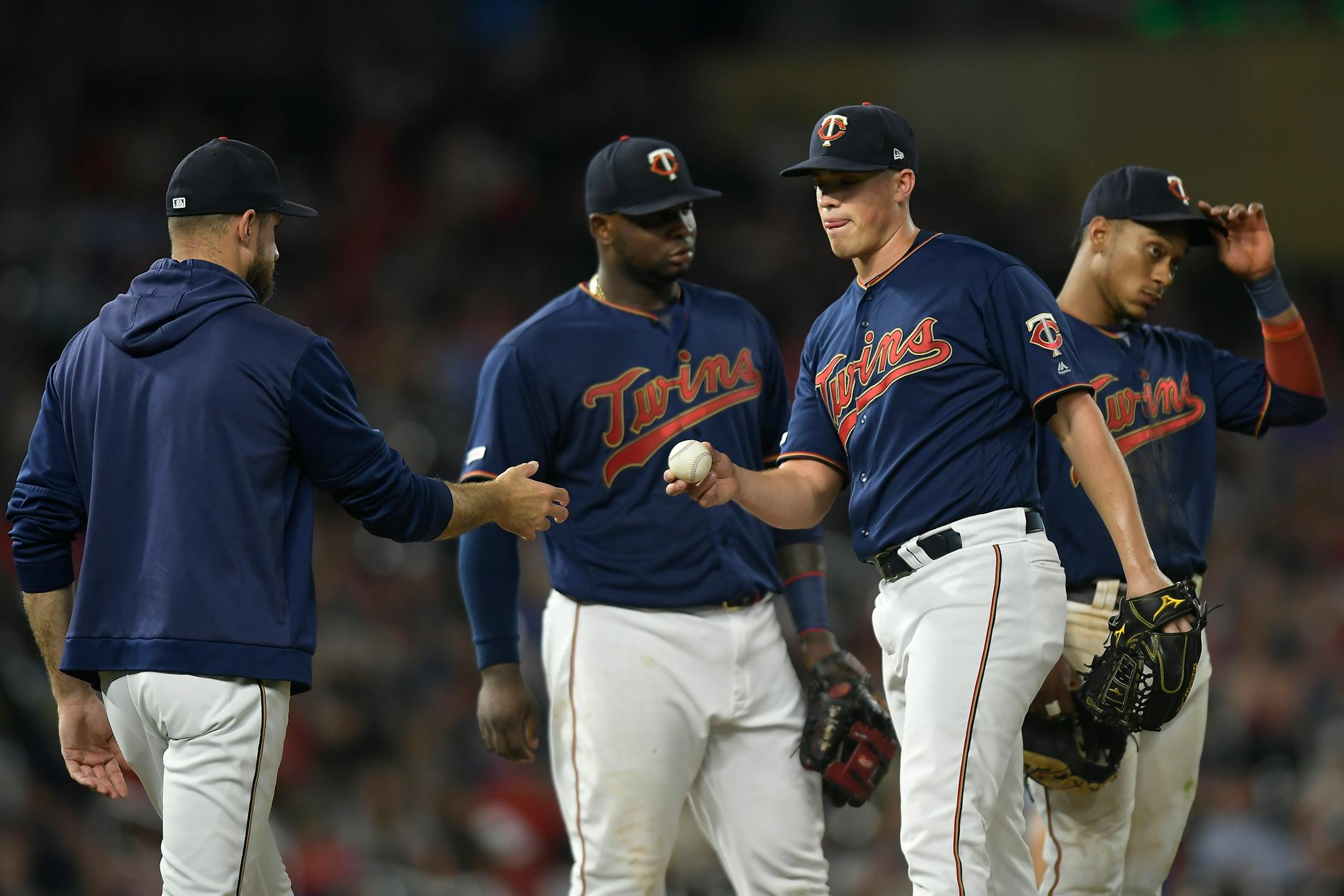 Minnesota Twins manager Rocco Baldelli (5) took the ball from relief pitcher Trevor Hildenberger (39) after he gave up three runs in the top of the ninth inning against the Kansas City Royals. ] Aaron Lavinsky • aaron.lavinsky@startribune.com The Minnesota Twins played the Kansas City Royals on Saturday, Sept. 21, 2019 at Target Field in Minneapolis, Minn.
