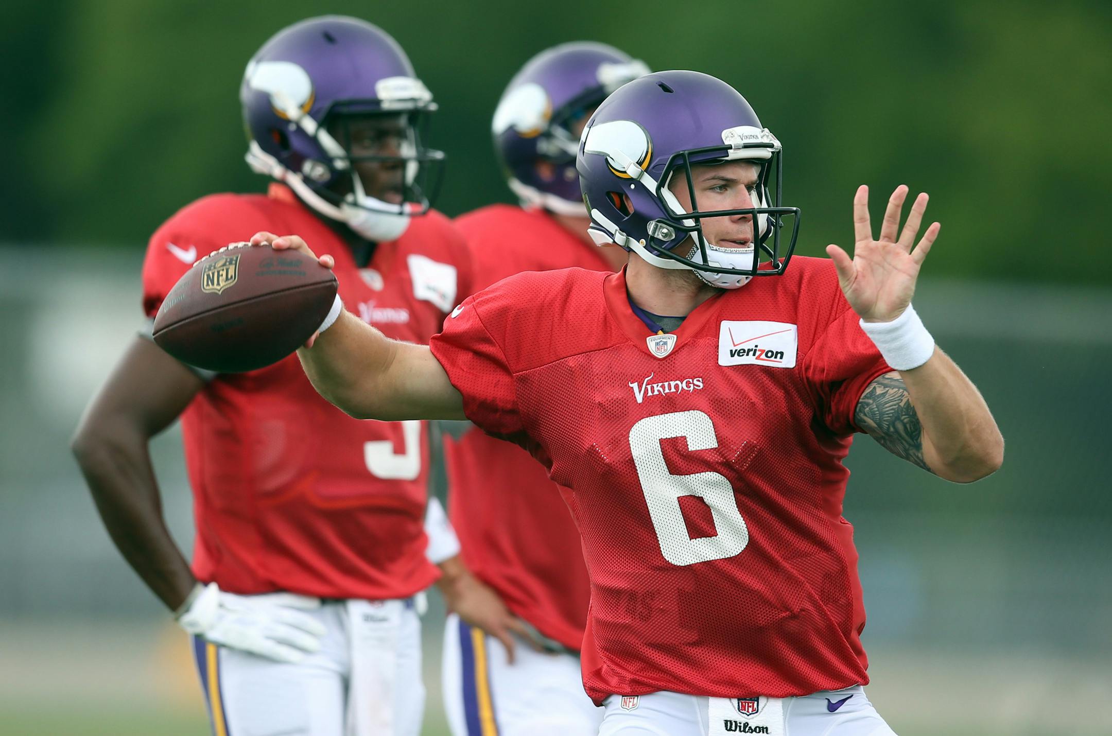Quarterback Taylor Heinicke threw a pass during Vikings training camp at Minnesota State University Mankato Tuesday July 28, 2015 in Mankato, MN. ] Jerry Holt/ Jerry.Holt@Startribune.com