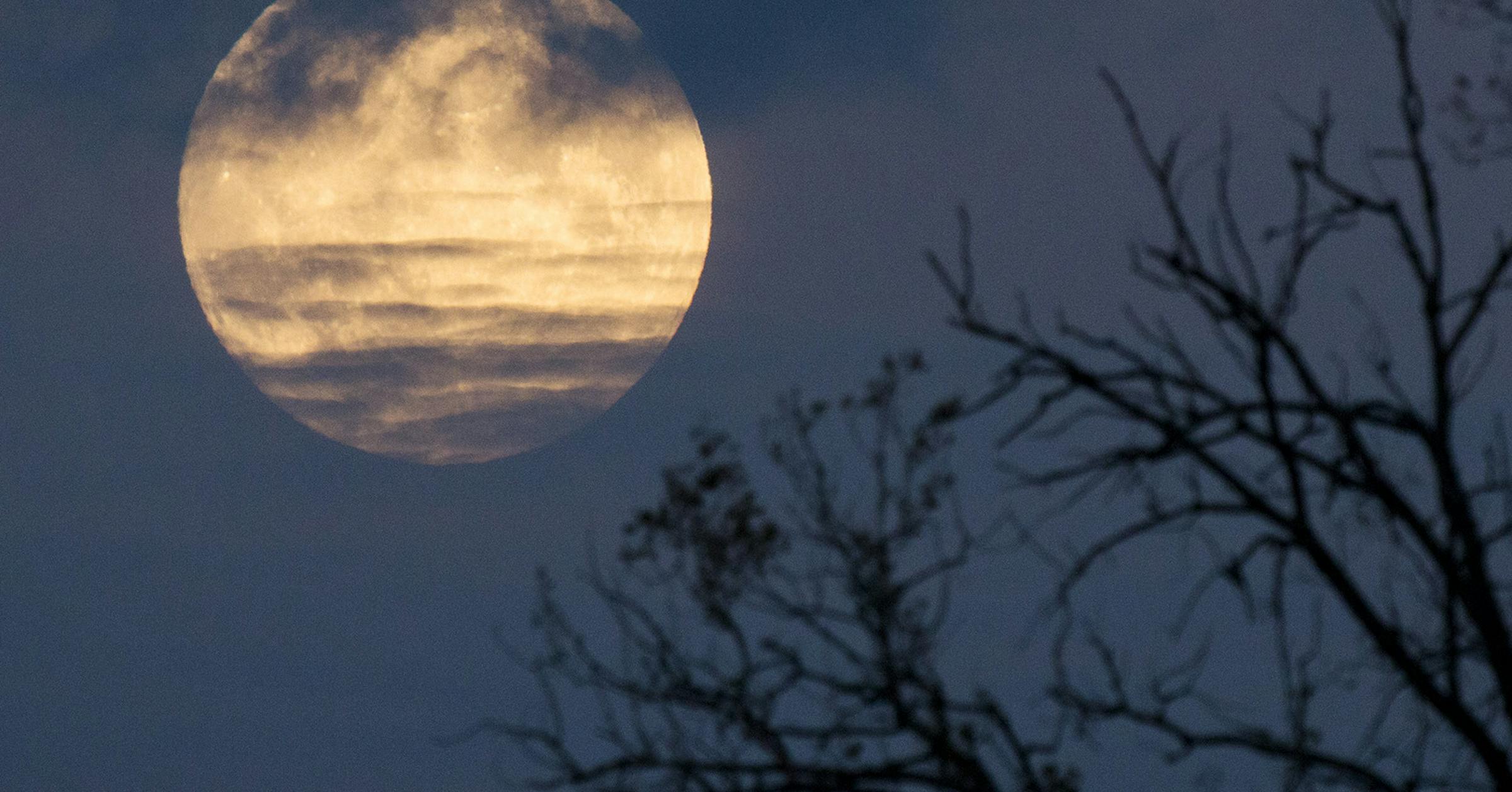 A yearly moonlight bike ride is elixir of timing, place and people