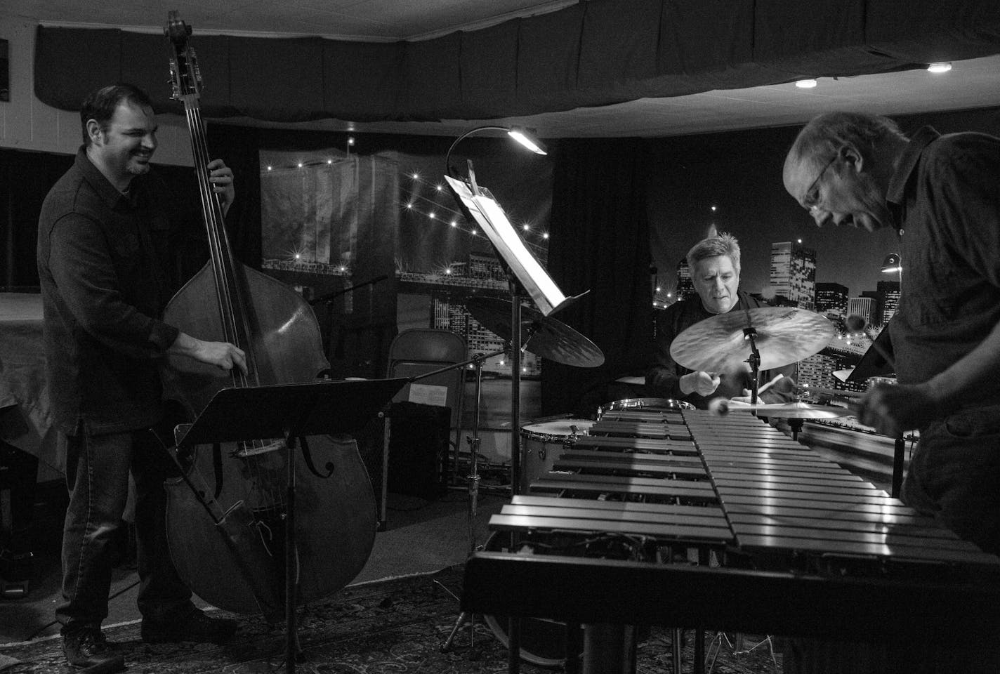 Chris Bates' Good Vibes Trio features drummer Phil Hey and vibraphonist Dave Hagedorn.