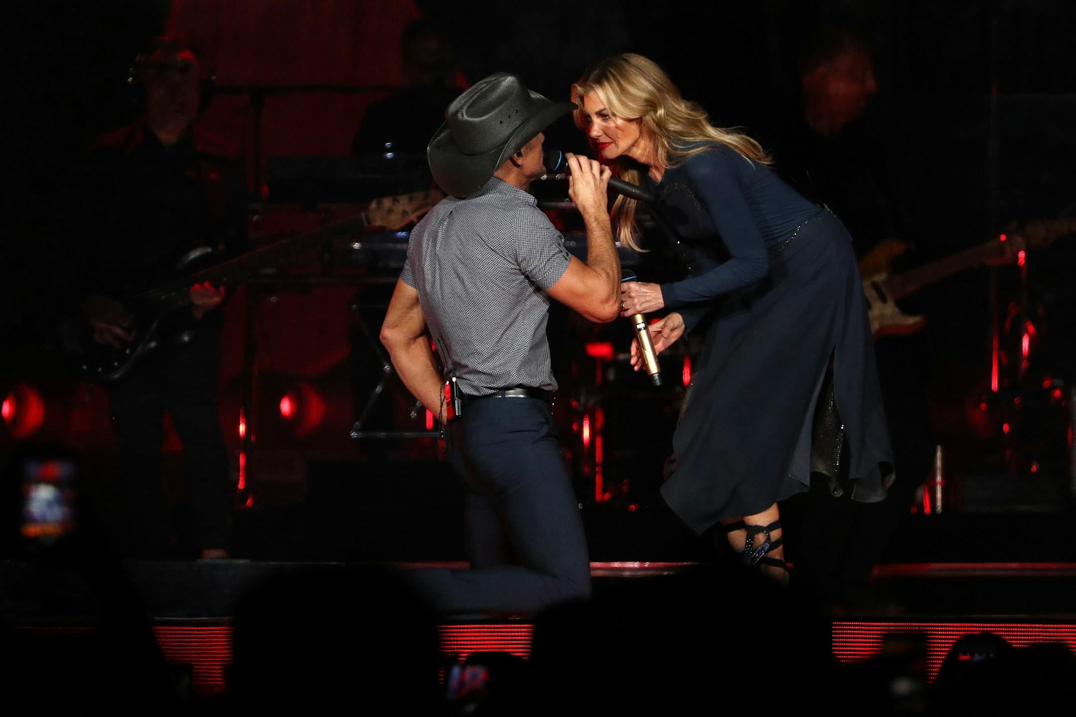 Country superstar couple Tim McGraw and Faith Hill performed together Friday in St. Paul.