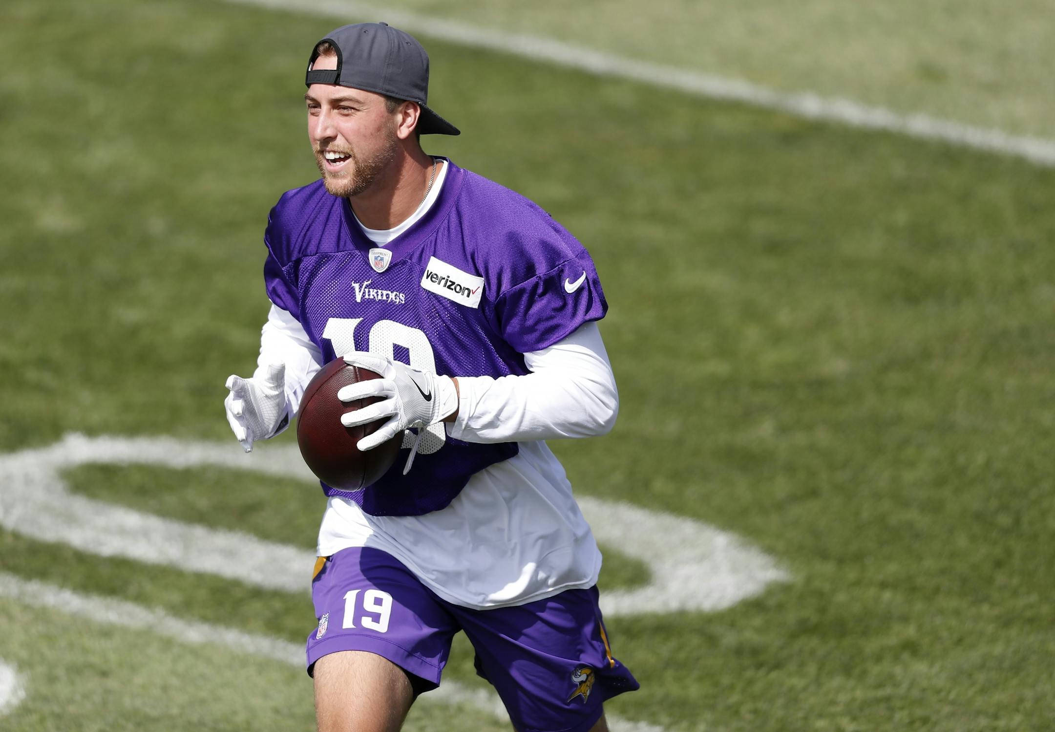 Minnesota Vikings Adam Thielen (19).