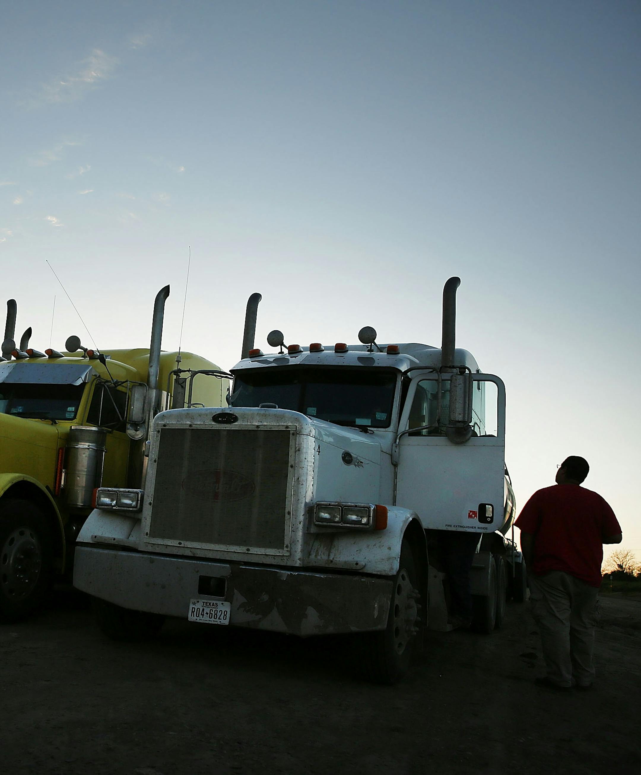 Durante semanas, los 3.5 millones de camioneros en EEUU han sido vitales para mantener en vilo la econom&#xed;a del pa&#xed;s en medio de la crisis por la pandemia del coronavirus. (Spencer Platt/Getty Images/TNS) ORG XMIT: 1618474