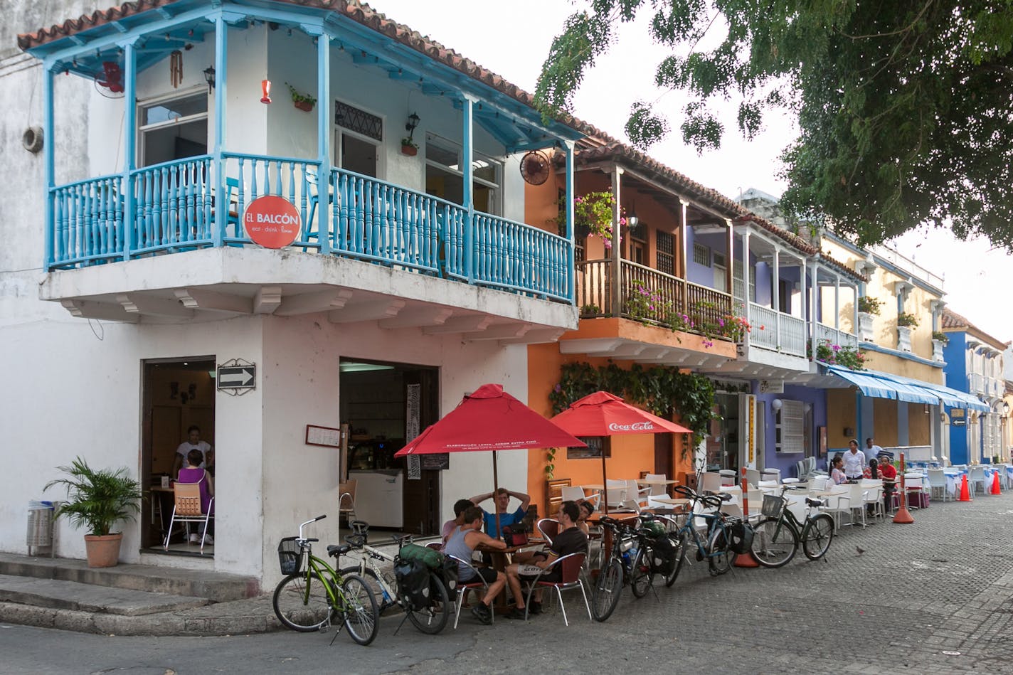 GETTR051814 -6125 â€" CafÃ© culture is alive and well in Cartagena, Colombia.