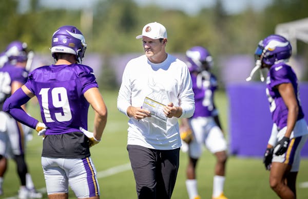 Vikings coach Kevin O’Connell talked to wide receiver Adam Thielen at a practice last week.