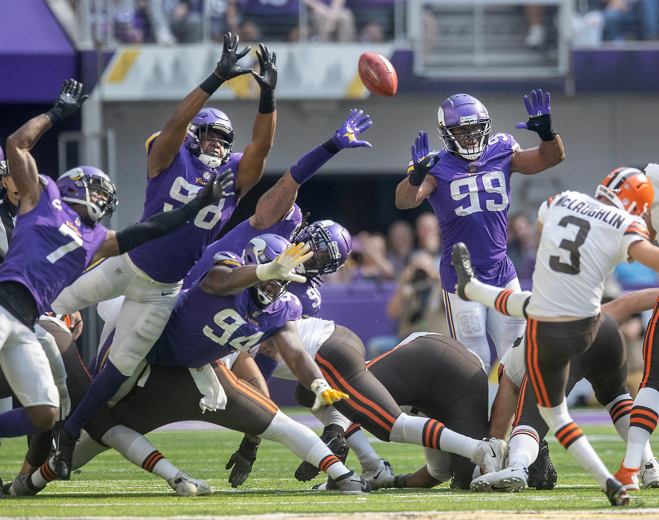 Clevelands kicker Chase McLaughlin nailed a field goal in the first quarter.