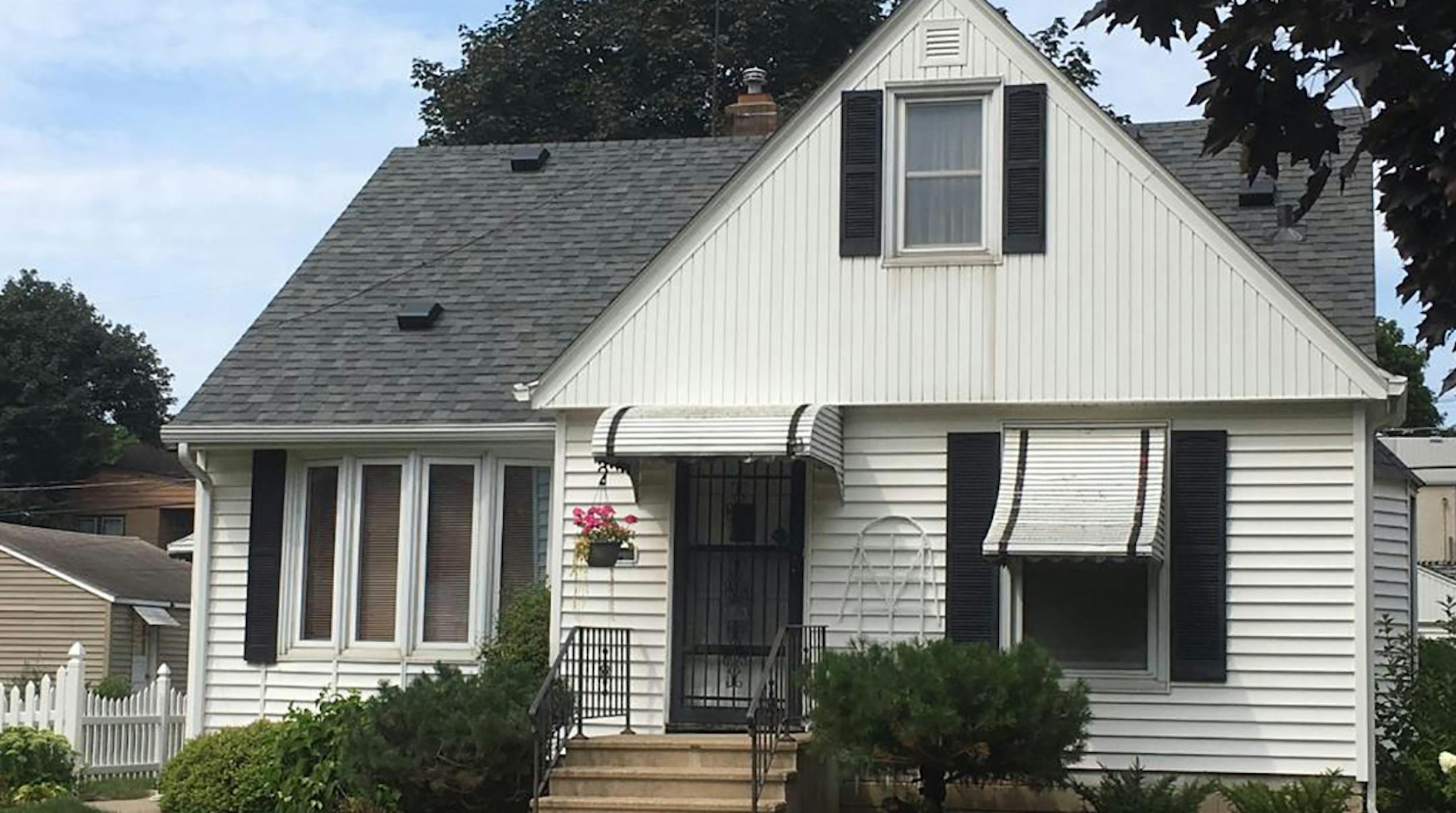 St. Paul
Built in 1949, this three-bedroom, two-bath house located in the Greater East Side neighborhood has 1,230 square feet and features an upper level bedroom, formal dining room, eat-in kitchen, three-season porch, fenched yard and two-car detached garage. Listed by Mathias Baden, 612-327-1748, and Karen Baden, 651-210-7826, Edina Realty.