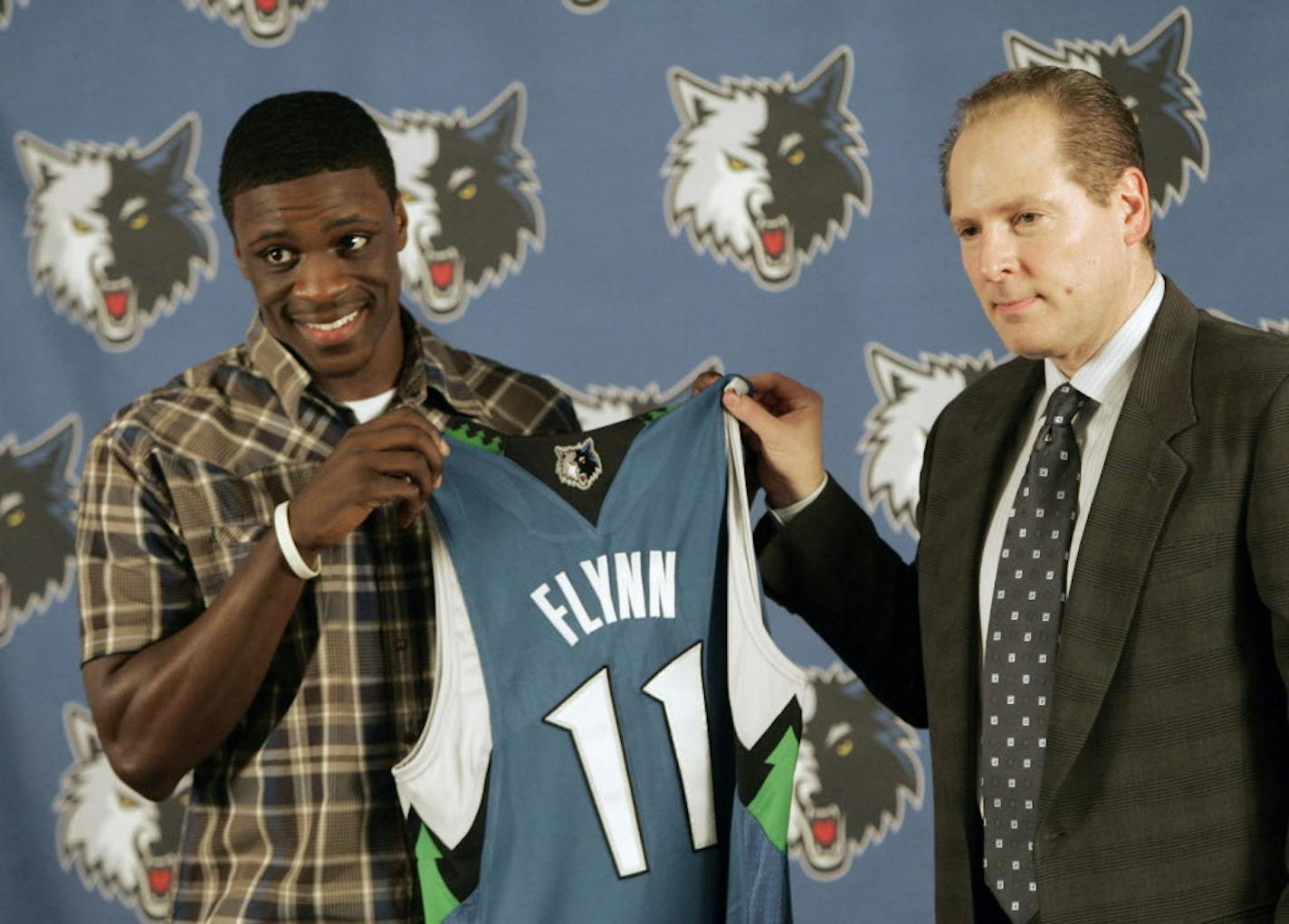 Imagine if this had been Stephen Curry holding up the jersey with former Wolves GM David Kahn.