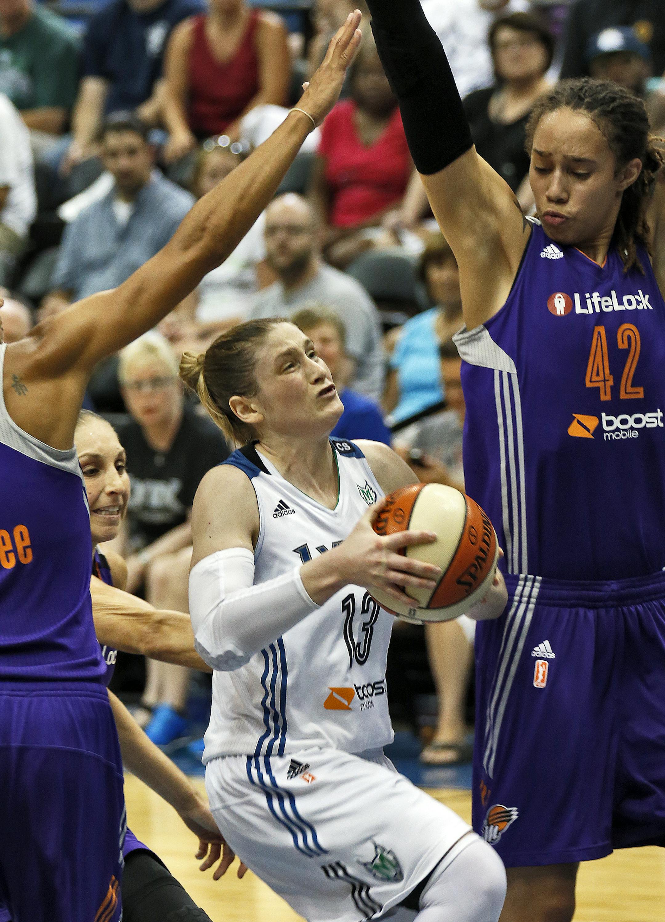 Minnesota Lynx vs. Phoenix Mercury. Lynx Lindsey Whalen threaded her way through the Phoenix for a layup. (MARLIN LEVISON/STARTRIBUNE(mlevison@startribune.com