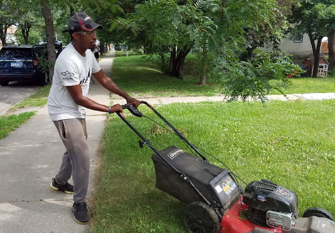 Rodney Smith Jr. has been traveling the country, mowing lawns for free for people in need. On Thursday, he arrived in Minnesota to do his good works.