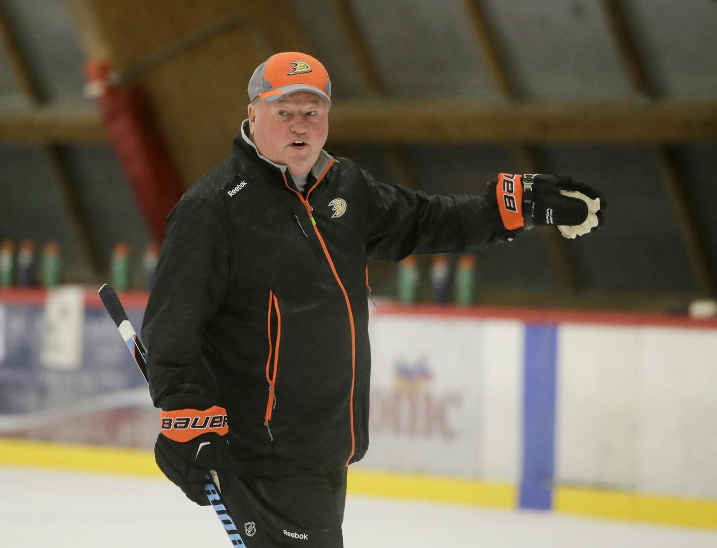 Anaheim Ducks head coach Bruce Boudreau talks to his players during the team's NHL hockey practice Friday, Sept. 19, 2014, in Anaheim, Calif. (AP Photo/Jae C. Hong) ORG XMIT: NYOTK