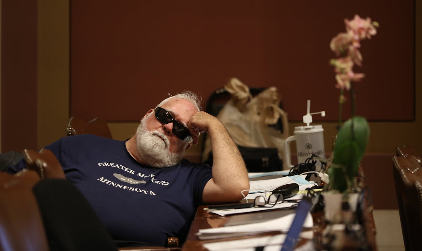 With both the House and Senate in recess Sunday afternoon, Rep. John Considine DFL-Mankato, napped at his desk in the house chamber while waiting for his colleagues to return. ] JEFF WHEELER &#xef; jeff.wheeler@startribune Legislators worked Sunday to agree on spending, tax cuts, and borrowing ahead of their midnightt adjournment deadline Sunday, May 22, 2016.