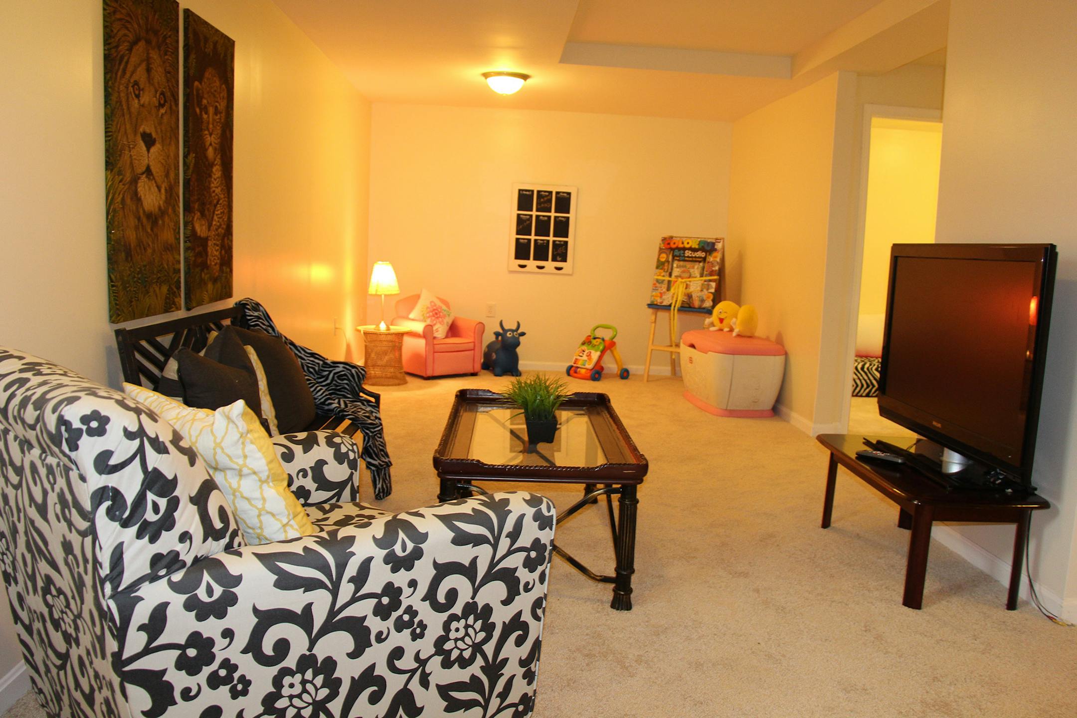After: The room is made functional and appealing. (Design Recipes/TNS) ORG XMIT: 1314364