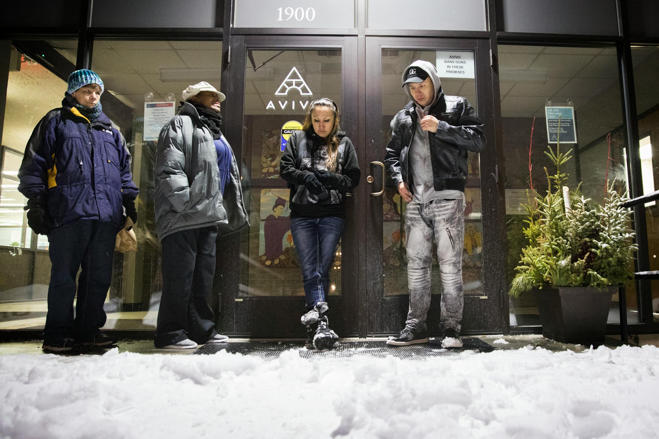 Amy Gunderson, from left, Tammy Collins, Angela Naviosh and Anthony Feather wait outside Avivo in the predawn morning hours. ] LEILA NAVIDI • leila.navidi@startribune.com