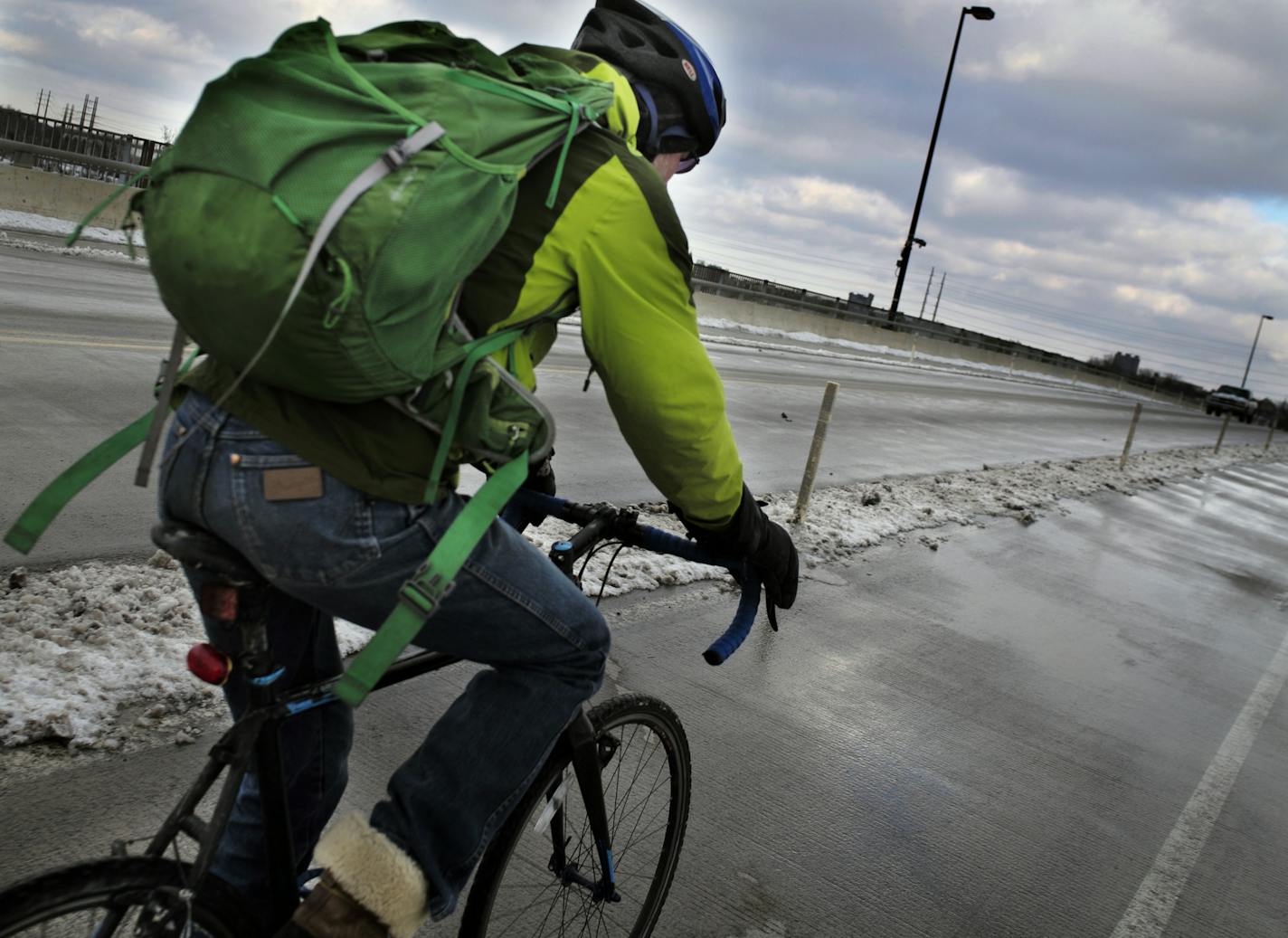 On the Plymouth Ave. Bridge, Stephen Parish took advantage of the designated bike lane to head home. Parish says he feels safer crossing the bridge on a bicycle which he does almost every day .] Richard Tsong-Taatarii/rtsong-taatarii@startribune.com