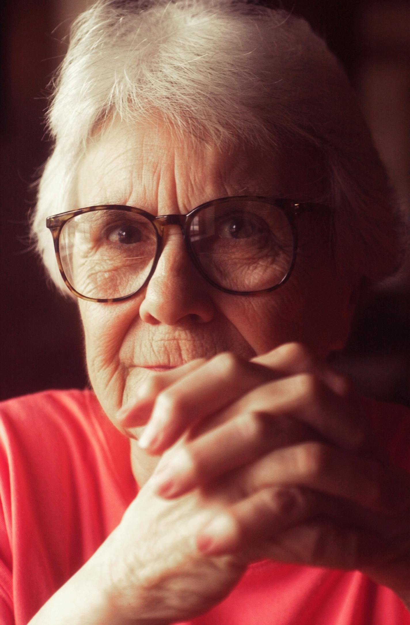 ---- KRT BOOKS STORY SLUGGED: HARPERLEE KRT PHOTOGRAPH BY TERRENCE ANTONIO JAMES/CHICAGO TRIBUNE (September 18) Author Harper Lee who wrote ""To Kill a Mockingbird."" (TB) NC KD 2002 (Vert) (mvw) (Diversity) ORG XMIT: KRT