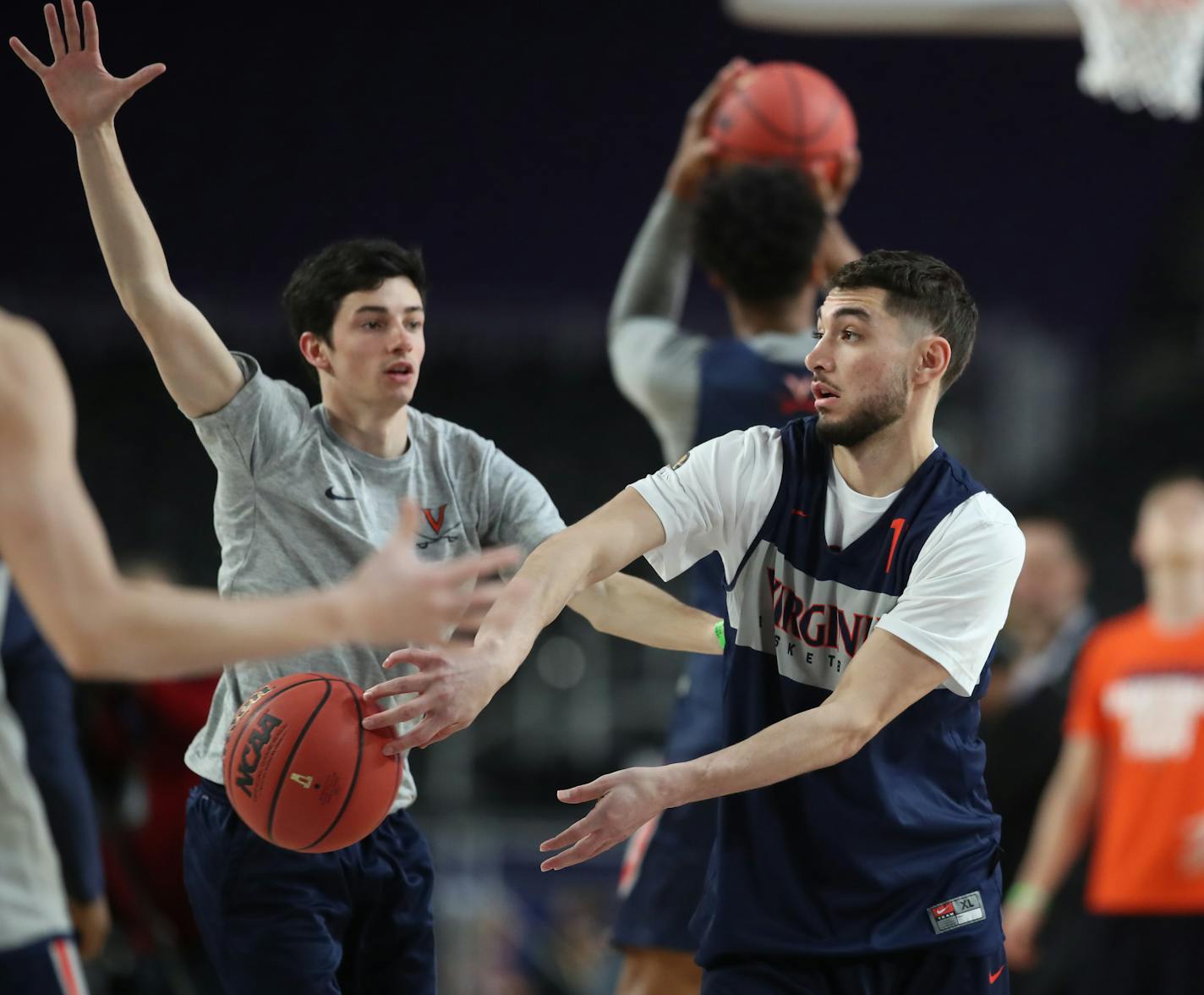 Virginia Cavaliers guard Ty Jerome (11) passed during open team practice. ] JERRY HOLT &#xa5; jerry.holt@startribune.com Virginia practiced before playing Auburn at the NCAA Tournament Final Four on Friday, April 5, 2019 at U.S. Bank Stadium in Minneapolis.