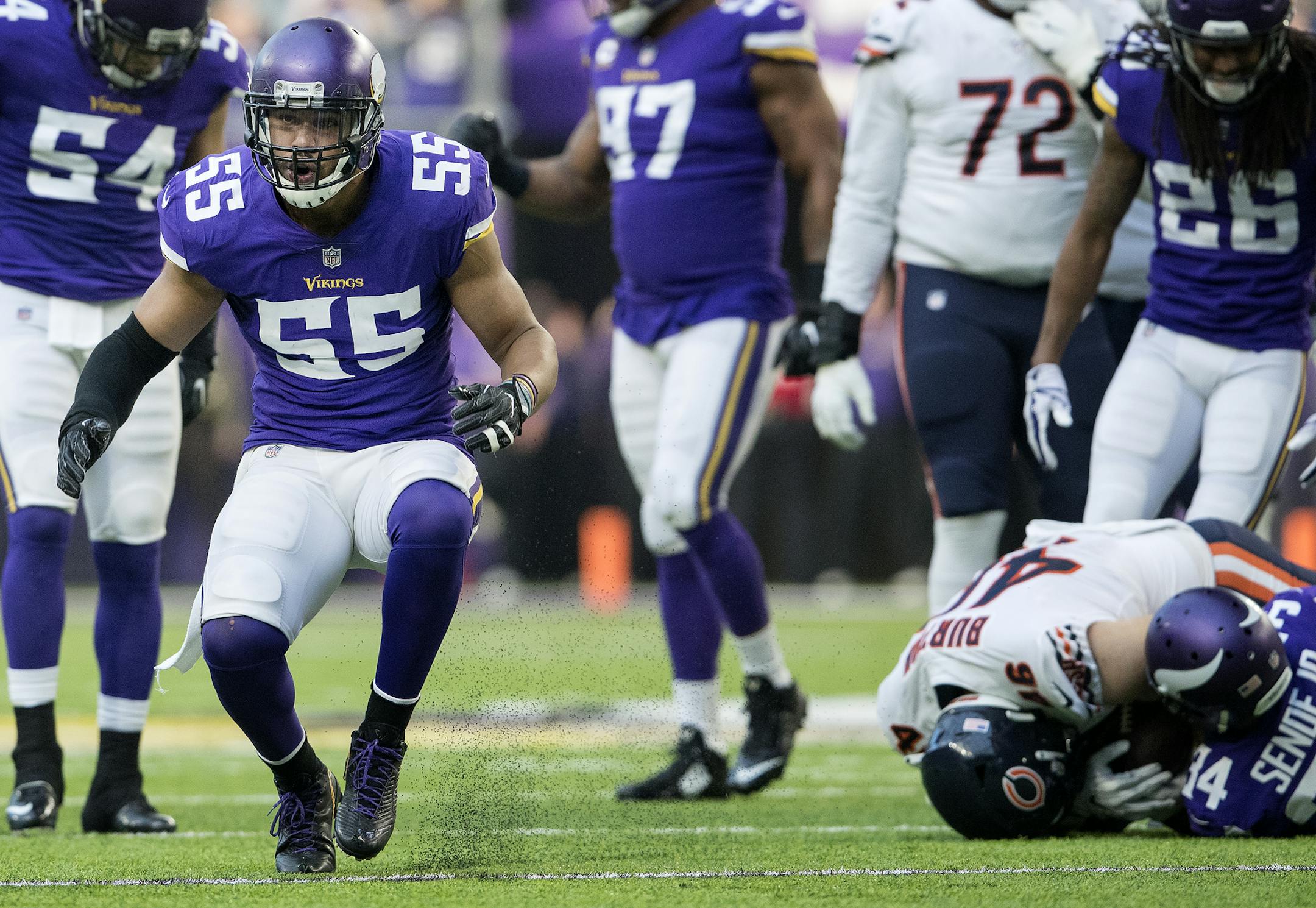 Anthony Barr (55) celebrated after a defensive stop on third down in the first quarter. ] CARLOS GONZALEZ ï cgonzalez@startribune.com - December 31, 2017, Minneapolis, MN, US Bank Stadium, NFL, Minnesota Vikings vs. Chicago Bears