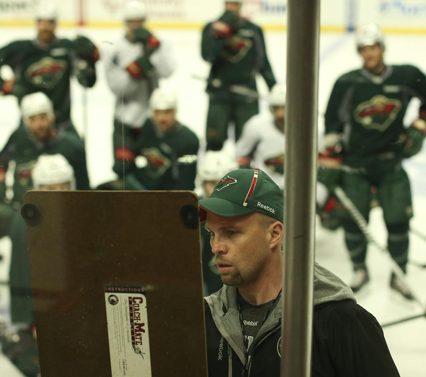 Minnesota Wild head coach Mike Yeo diagramed a drill for his players during practice Saturday afternoon at United Center in Chicago. ] JEFF WHEELER &#x201a;&#xc4;&#xa2; jeff.wheeler@startribune.com The Minnesota Wild practiced at United Center in Chicago Saturday afternoon, the day after their loss to the Chicago Blackhawks.