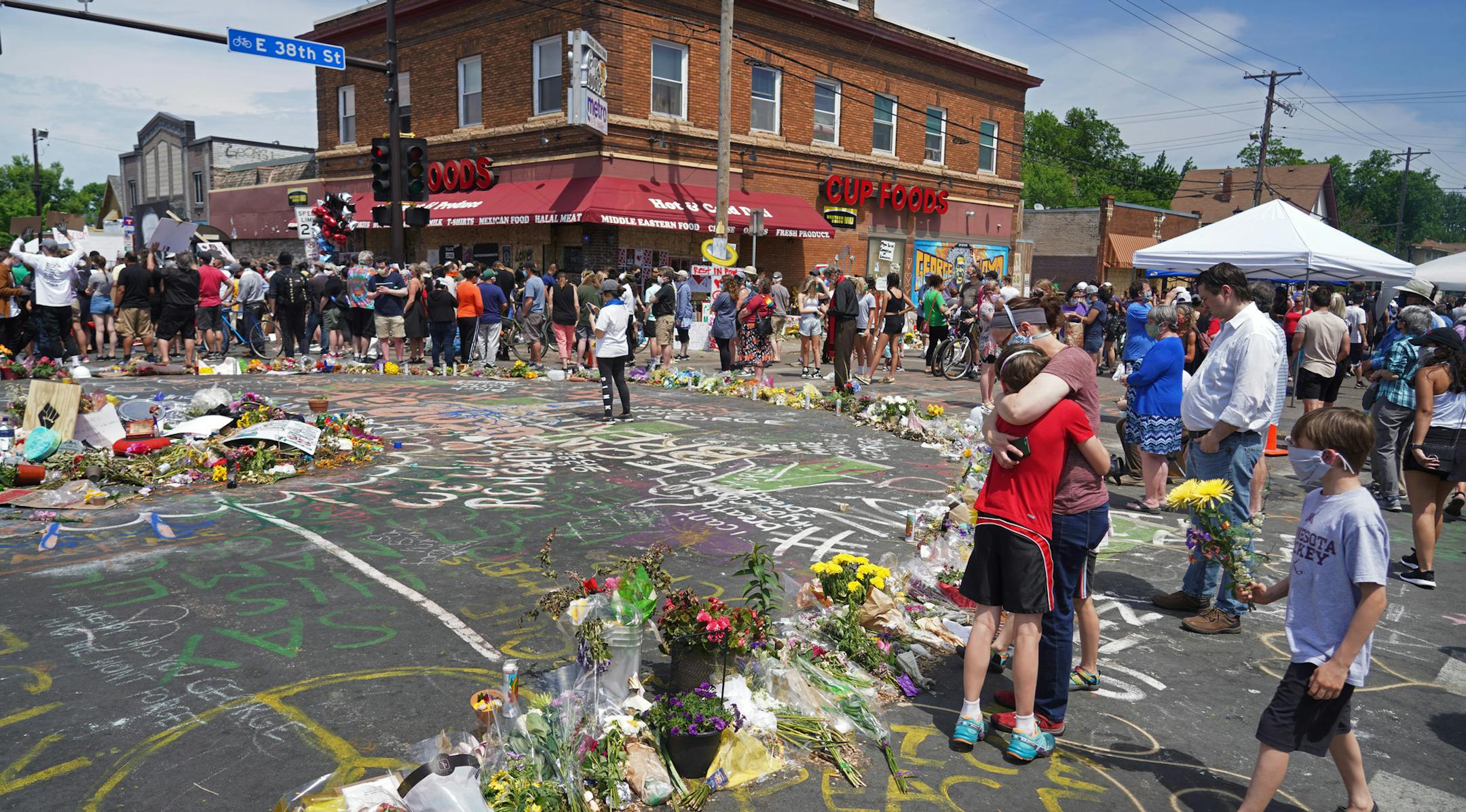 Thousands of people, including hundreds of clergy continue to pack the street outside Cup Foods in South Minneapolis to pay their respect to George Floyd who lost his life at the hands of Minneapolis on Memorial Day. brian.peterson@startribune.com Minneapolis, MN Tuesday, June 2, 2020