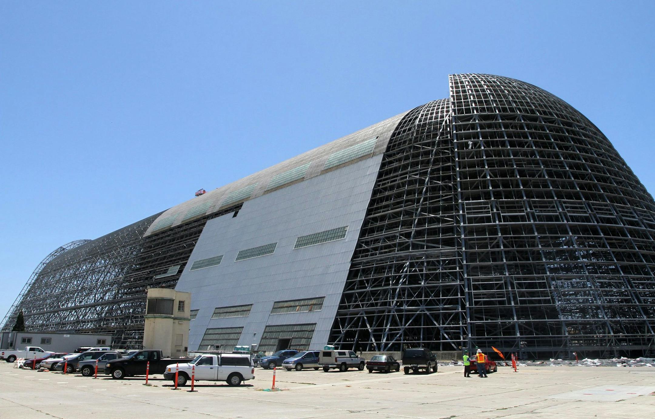 The skeletal framework of Hangar One is visible from its south end at Moffett Field in Mountain View, Calif., on June 6, 2012. (Kirstina Sangsahachart/Bay Area News Group/MCT) ORG XMIT: 1149100