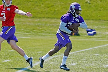 Minnesota Vikings rookie running back Dalvin Cook, right, takes a handoff from quarterback Wes Lunt during the NFL football team's rookies minicamp Fr