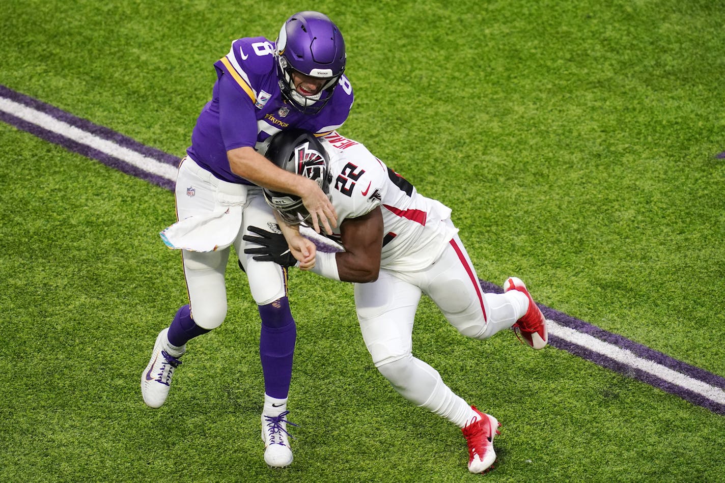 Minnesota Vikings quarterback Kirk Cousins (8) took a hit from Atlanta Falcons strong safety Keanu Neal (22) in the second quarter. ] ANTHONY SOUFFLE • anthony.souffle@startribune.com The Minnesota Vikings played the Atlanta Falcons at U.S. Bank Stadium in Minneapolis on Sunday, October 18, 2020.