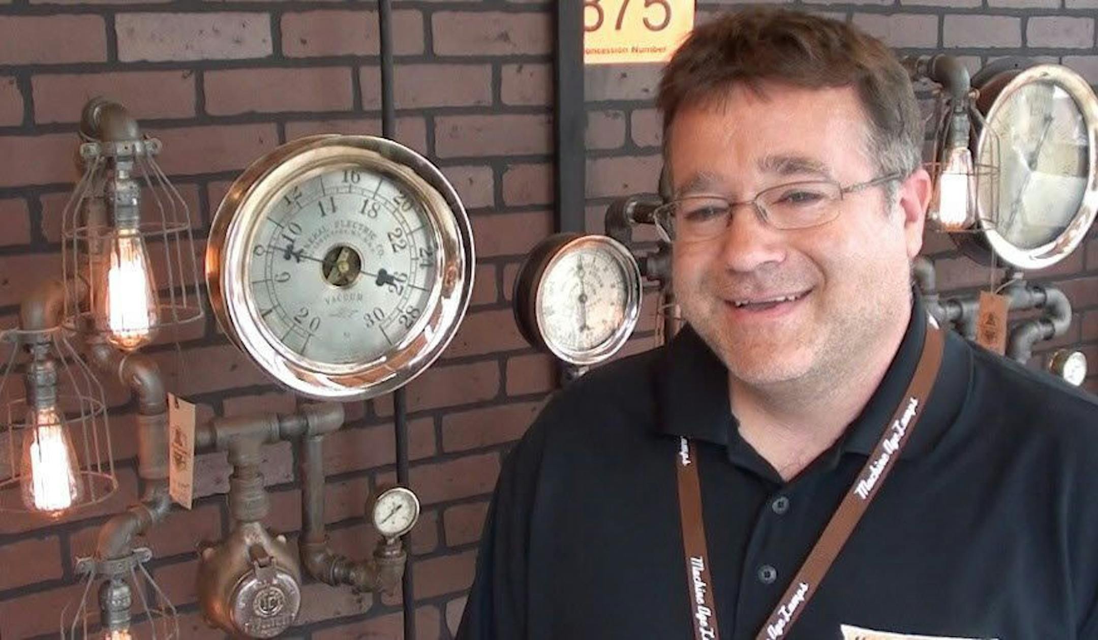 164571 1myminn083114 Shawn Carling, lamp-maker at the Fair ORG XMIT: MIN1408301525410507