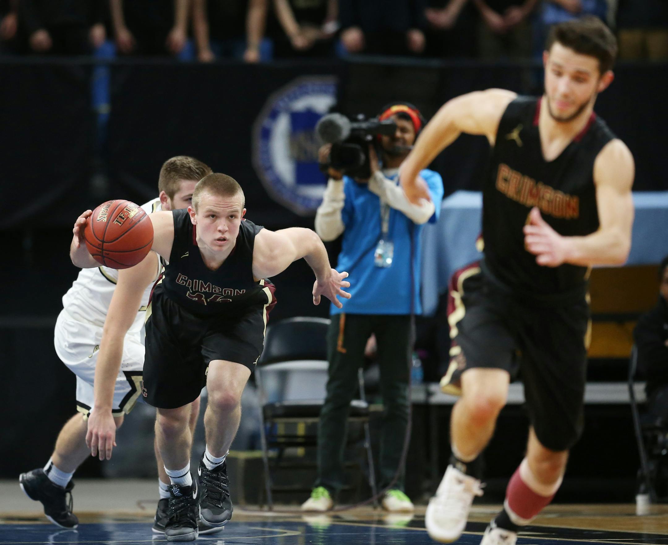 Brad Davison of Maple Grove pushed ball up court during quarterfinal class 4A basketball action at Target Center Wednesday March 22 ,2017 in Minneapolis, MN.] Maple Grove beat Andover 73-50. -50. JERRY HOLT &#xef; jerry.holt@startribune.com