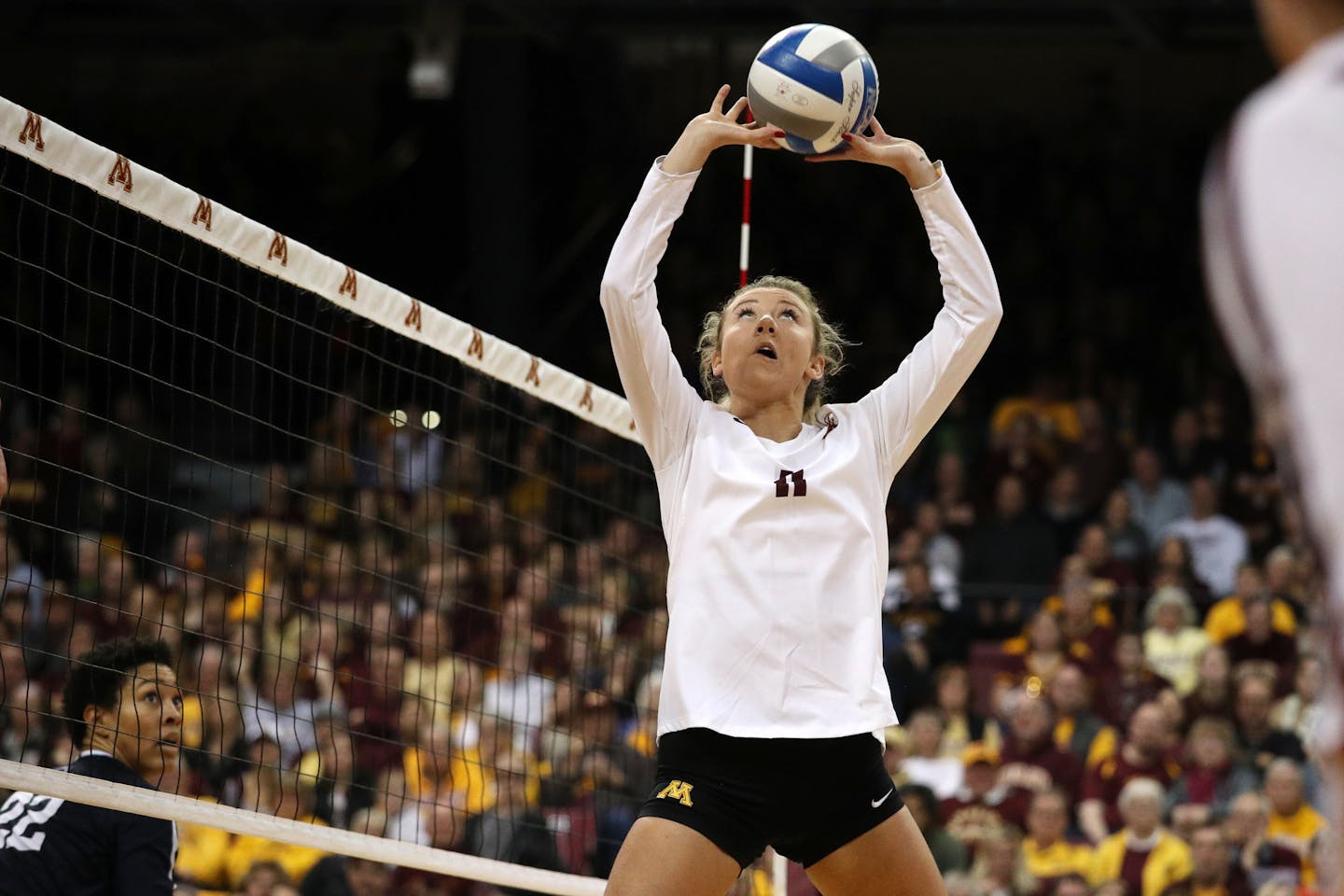 Minnesota setter Samantha Seliger-Swenson (11) set the ball in the third set