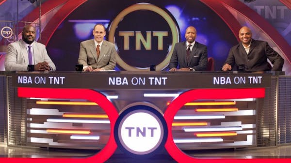 10/27/11
NBA on TNT Inside the NBA Talent
Charles
Kenny
Shaq Ph: Jeremy Freeman TNT