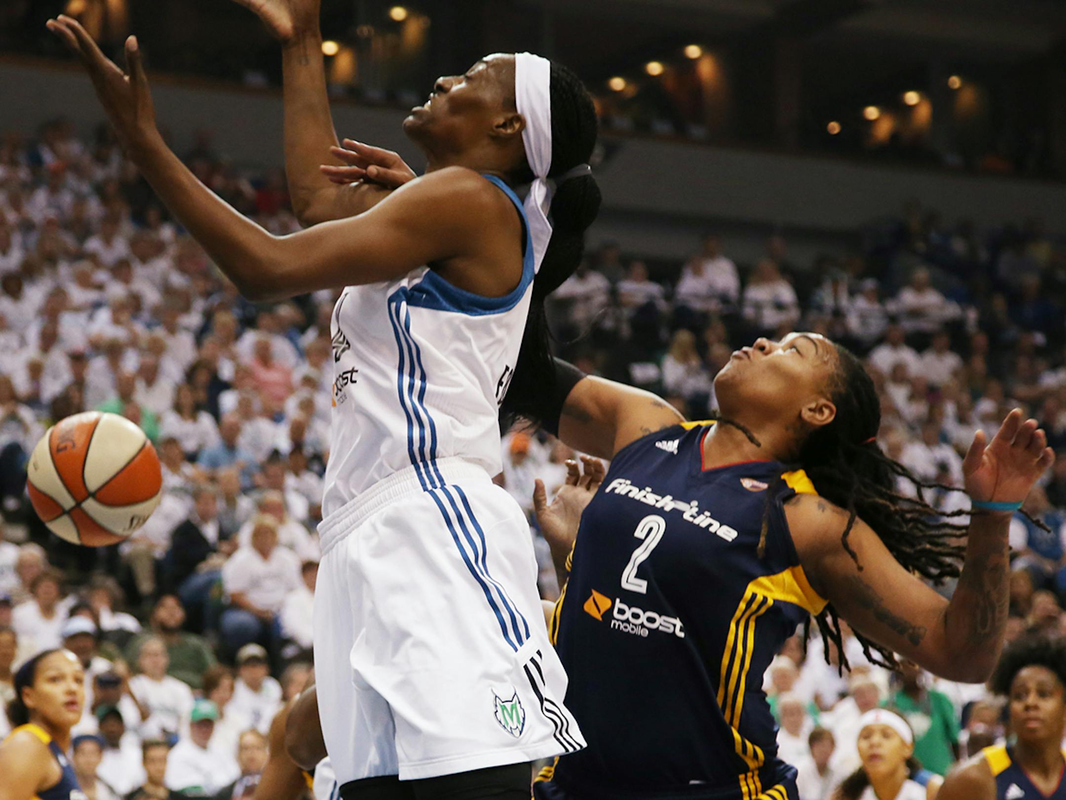 Minnesota Lynx center Sylvia Fowles (34)