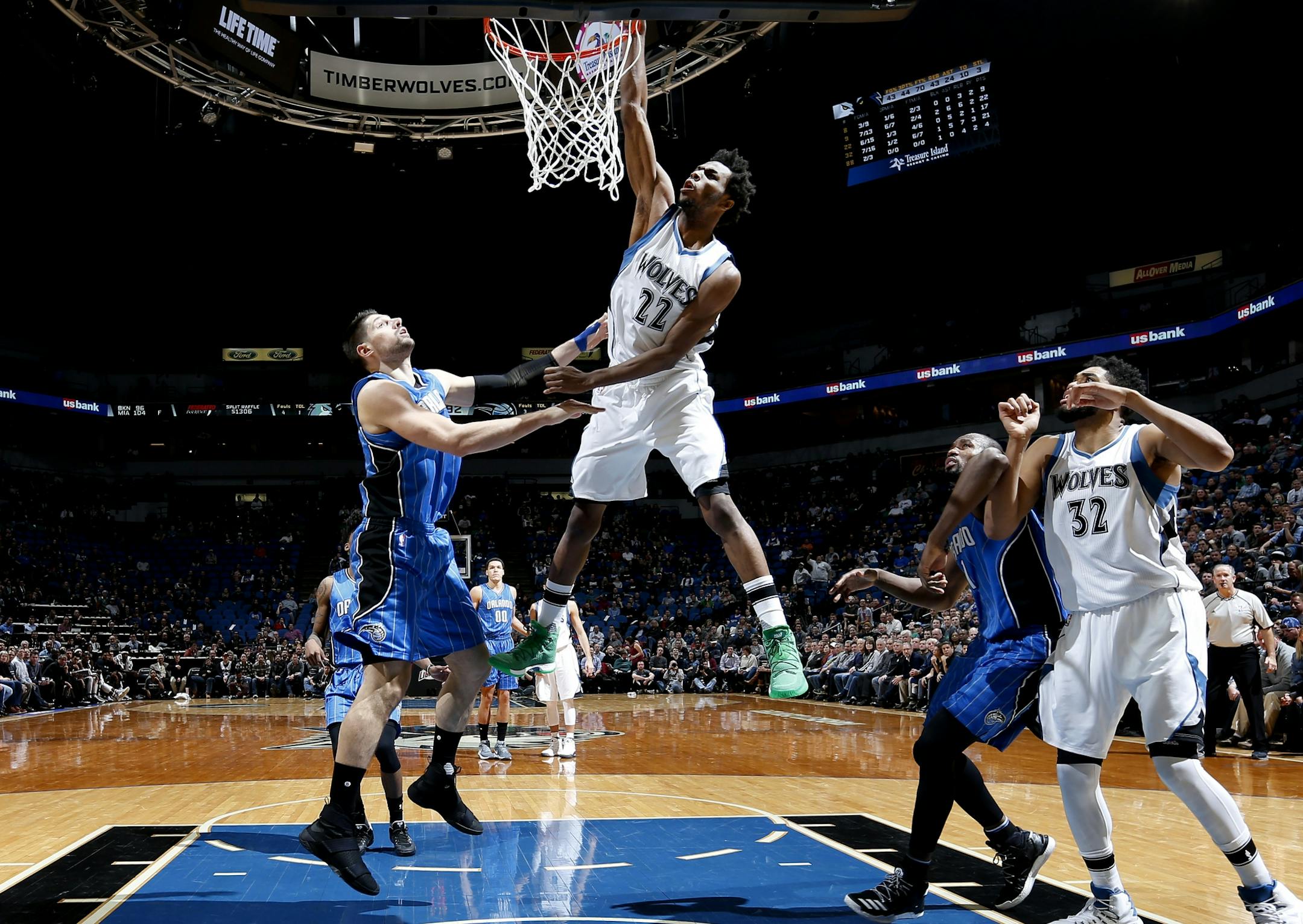 Andrew Wiggins (22) dunked the ball in the fourth quarter. Wiggins finished with 27-points.