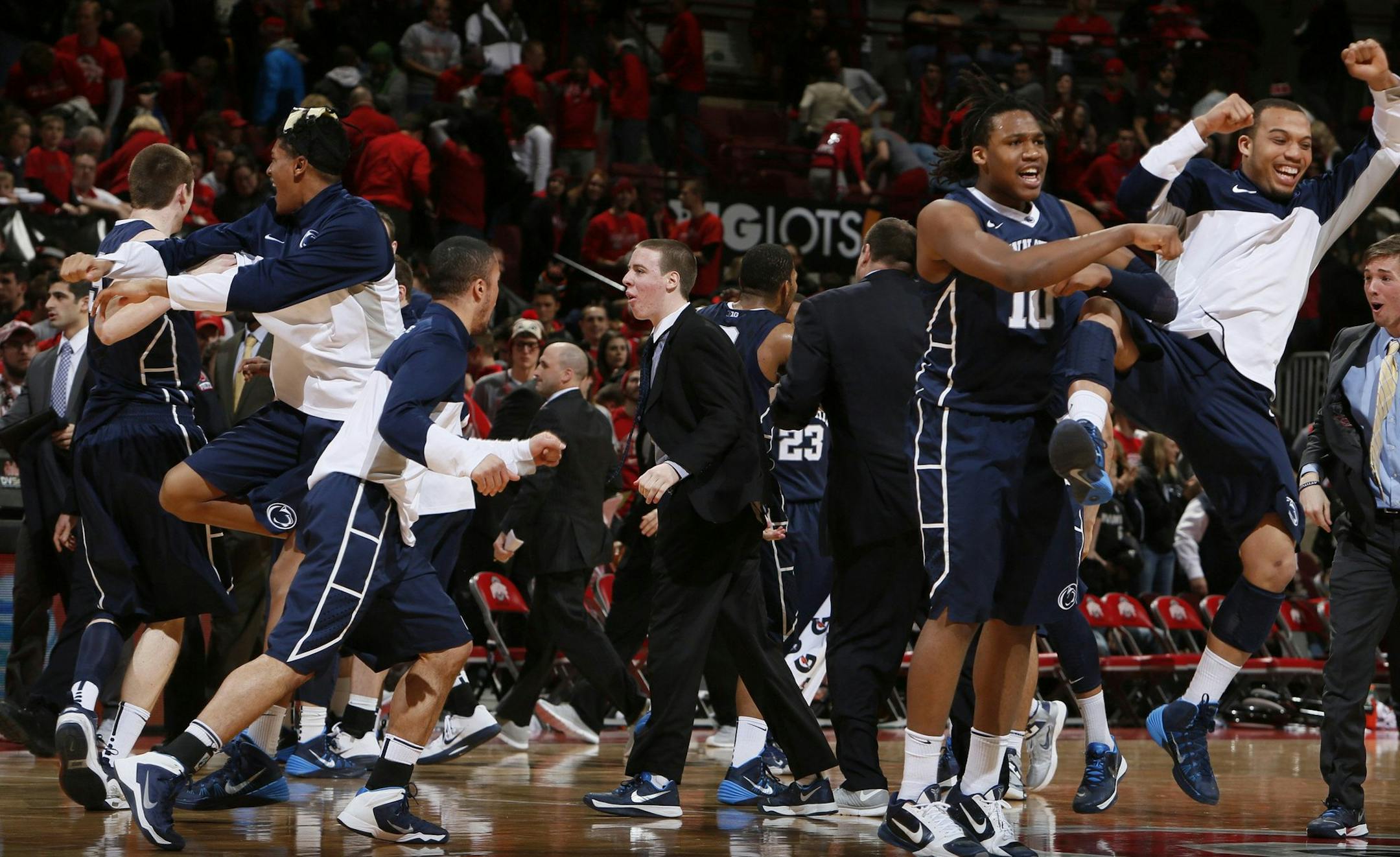 Penn State celebrates a 71-70 overtime victory against Ohio State at Value City Arena in Columbus, Ohio, on Wednesday, Jan. 29, 2014. (Eric Albrecht/Columbus Dispatch/MCT)