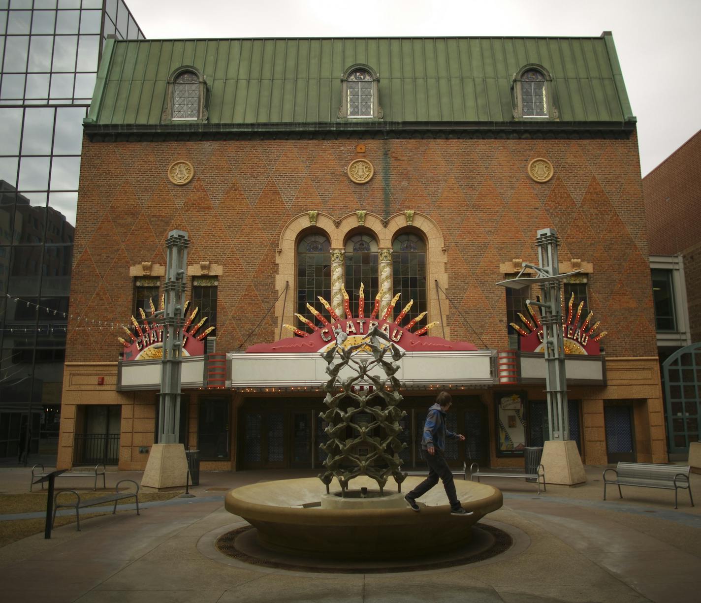 Exterior of the 1927 Chateau Theater Thursday afternoon in Rochester. ] JEFF WHEELER &#xef; jeff.wheeler@startribune.com The city of Rochester announced this week that it was buying the historic Chateau Theater, which was most recently the home of a Barnes & Noble bookstore, for $6 million. Exteriors of the theater, built in 1927, on Thursday afternoon, March 19, 2015.