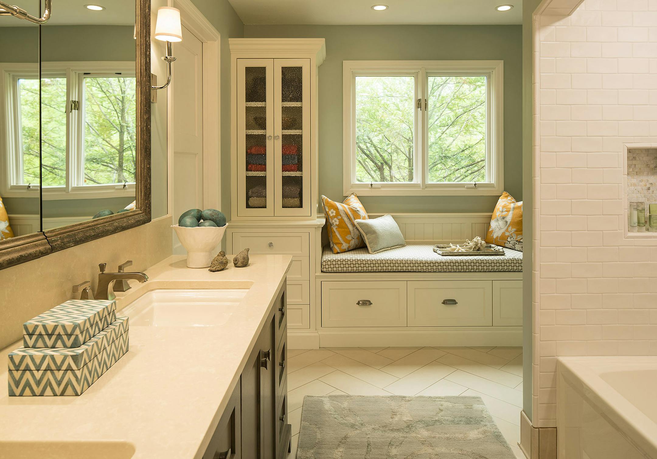 BEFORE AND AFTER: Master bath makeover by designer Renae Keller. Credit Troy Thies