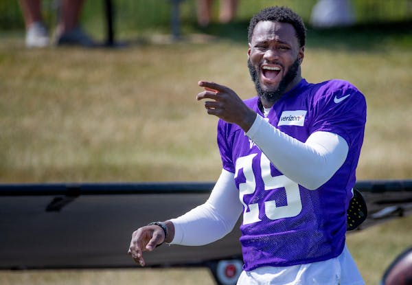 The Vikings' Latavius Murray is in a familiar position, carrying the running load with Dalvin Cook out because of an injury.