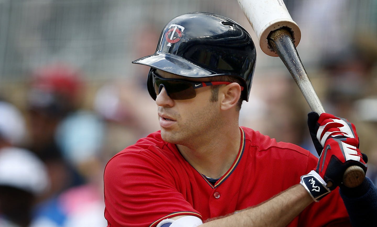 Joe Mauer extended his hitting streak to eight games.