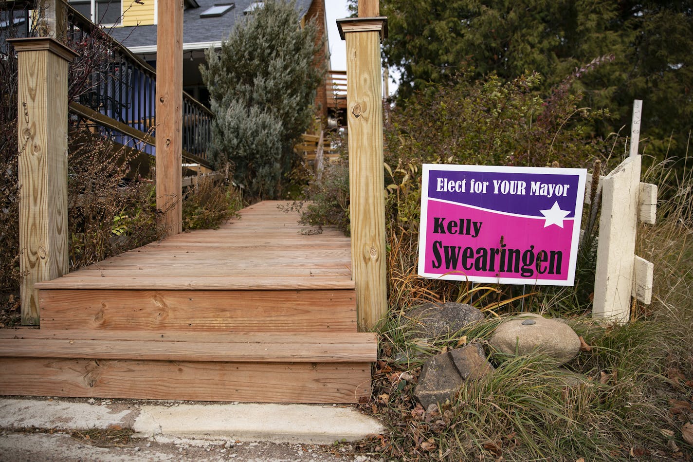 A mayoral campaign sign for Kelly Swearingen was posted outside of Harbor House Grille in Grand Marais, Minn. on Tuesday. ] ALEX KORMANN • alex.kormann@startribune.com Minnesotans have long since grown tired of combative partisan politics and the 2020 election, but one Grand Marais race on Tuesday's ballot has been surprisingly genteel. A City Council member is running against the sitting mayor, and both candidates have voiced their respect and appreciation for the other. In a Facebook post, the