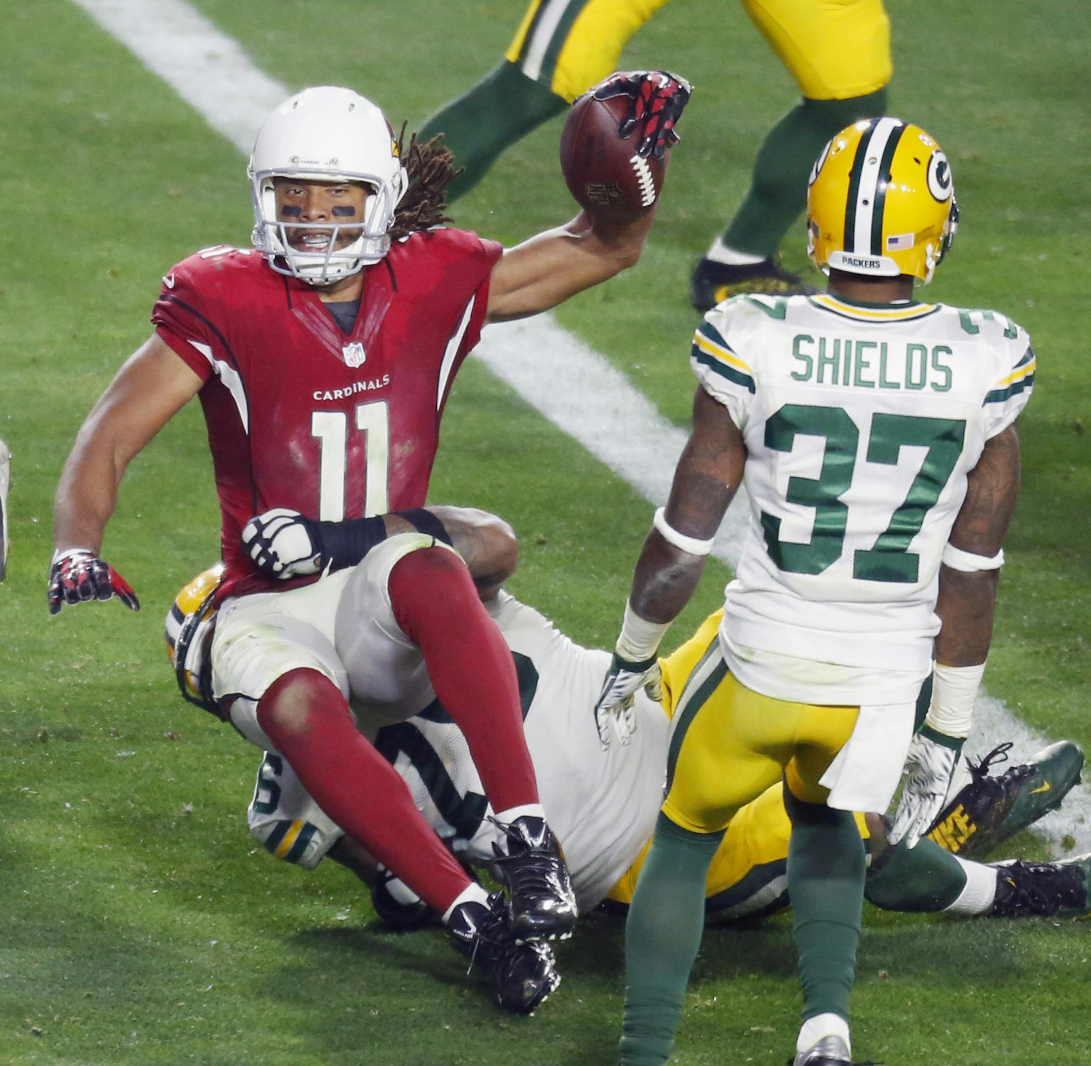 Arizona Cardinals wide receiver Larry Fitzgerald (11) scores the game-winning touchdown against the Green Bay Packers during overtime of an NFL divisional playoff football game, Saturday, Jan. 16, 2016, in Glendale, Ariz. The Cardinals won 26-20 in overtime. (David Wallace/The Arizona Republic via AP) MARICOPA COUNTY OUT; MAGS OUT; NO SALES; MANDATORY CREDIT