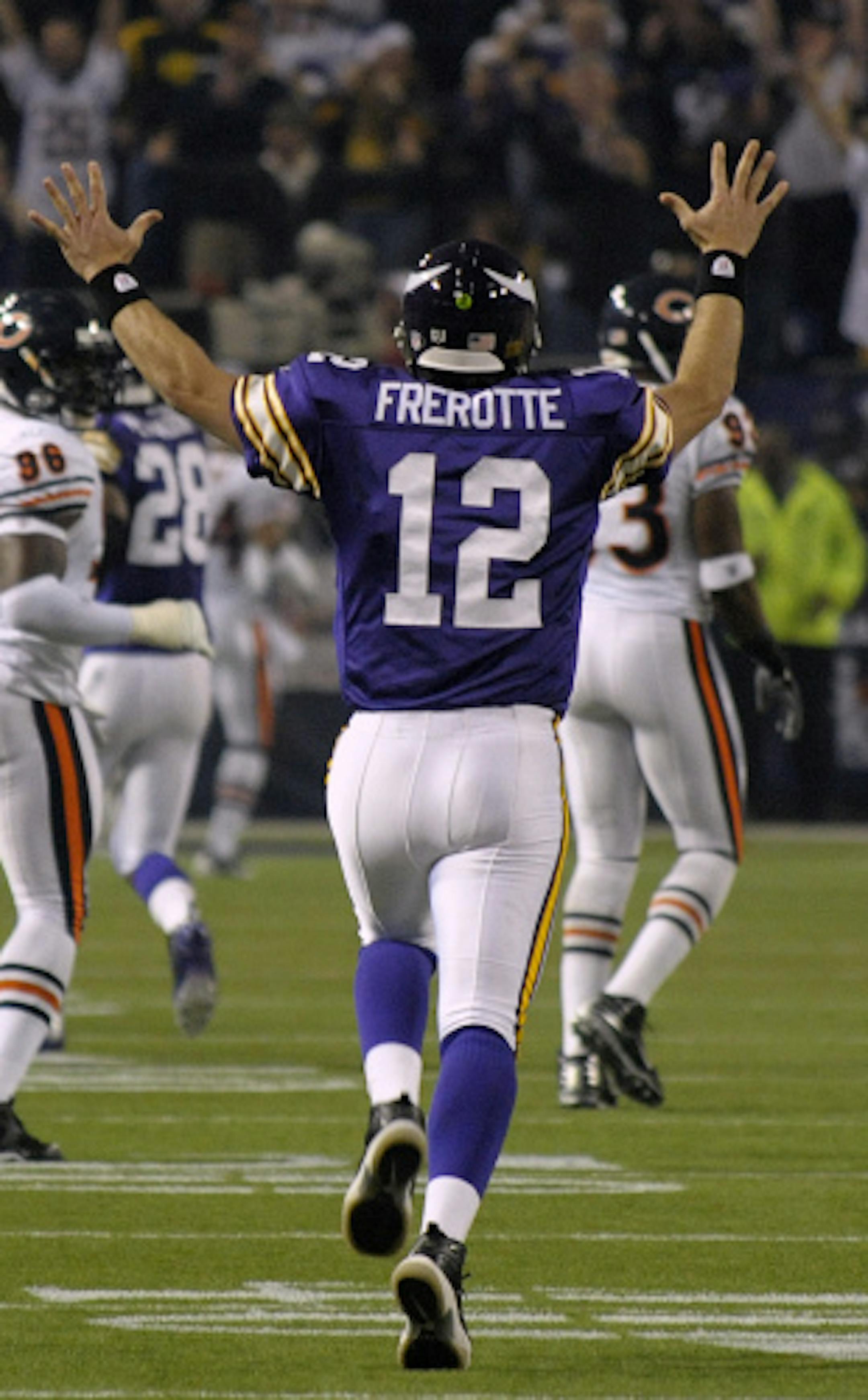 Vikings quarterback Gus Frerotte celebrated as he ran down the field after throwing a 99-yard touchdown pass to Bernard Berrian.