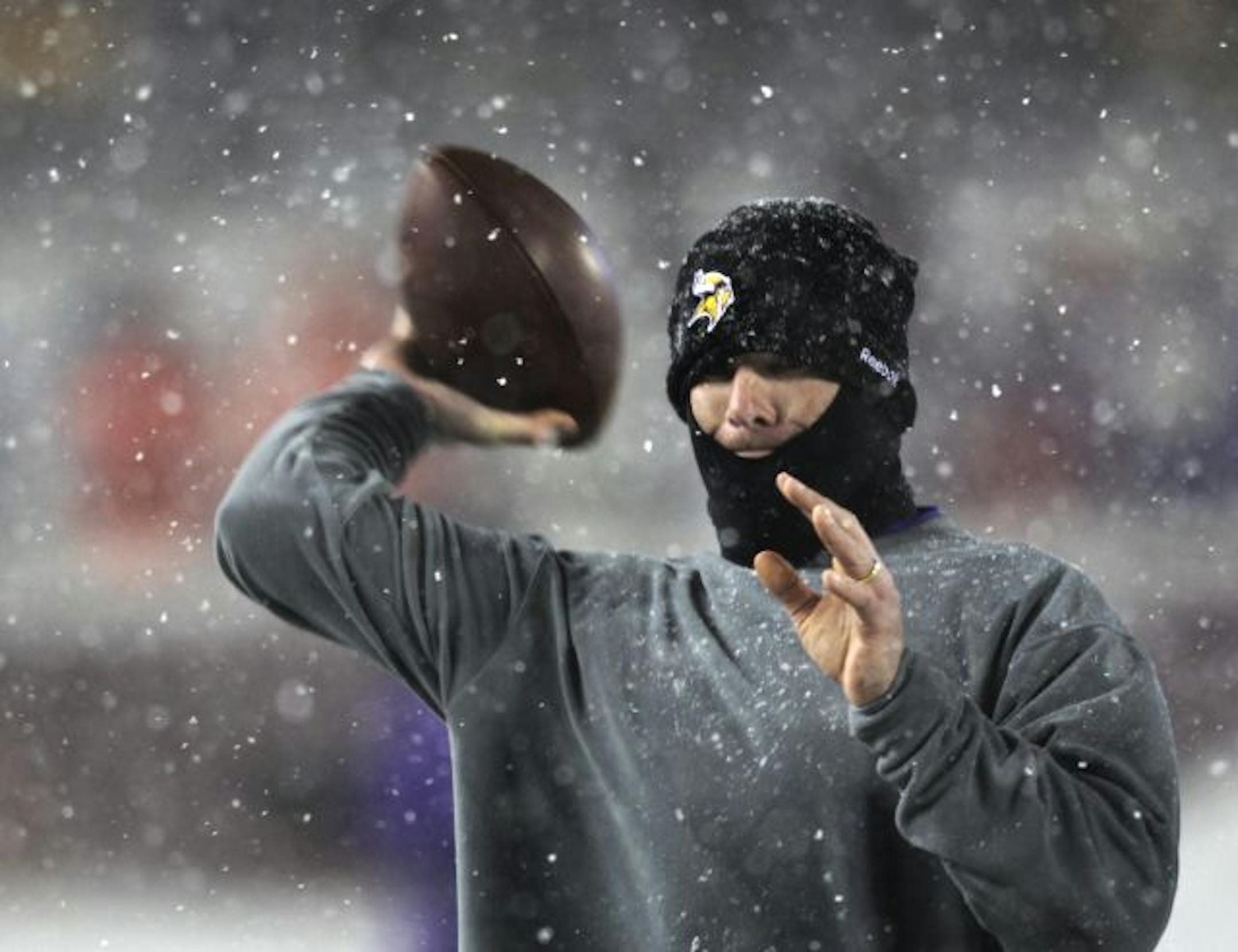 Ruled out on Saturday, Brett Favre changed his mind, tested his shoulder before Monday night's game and got the start.