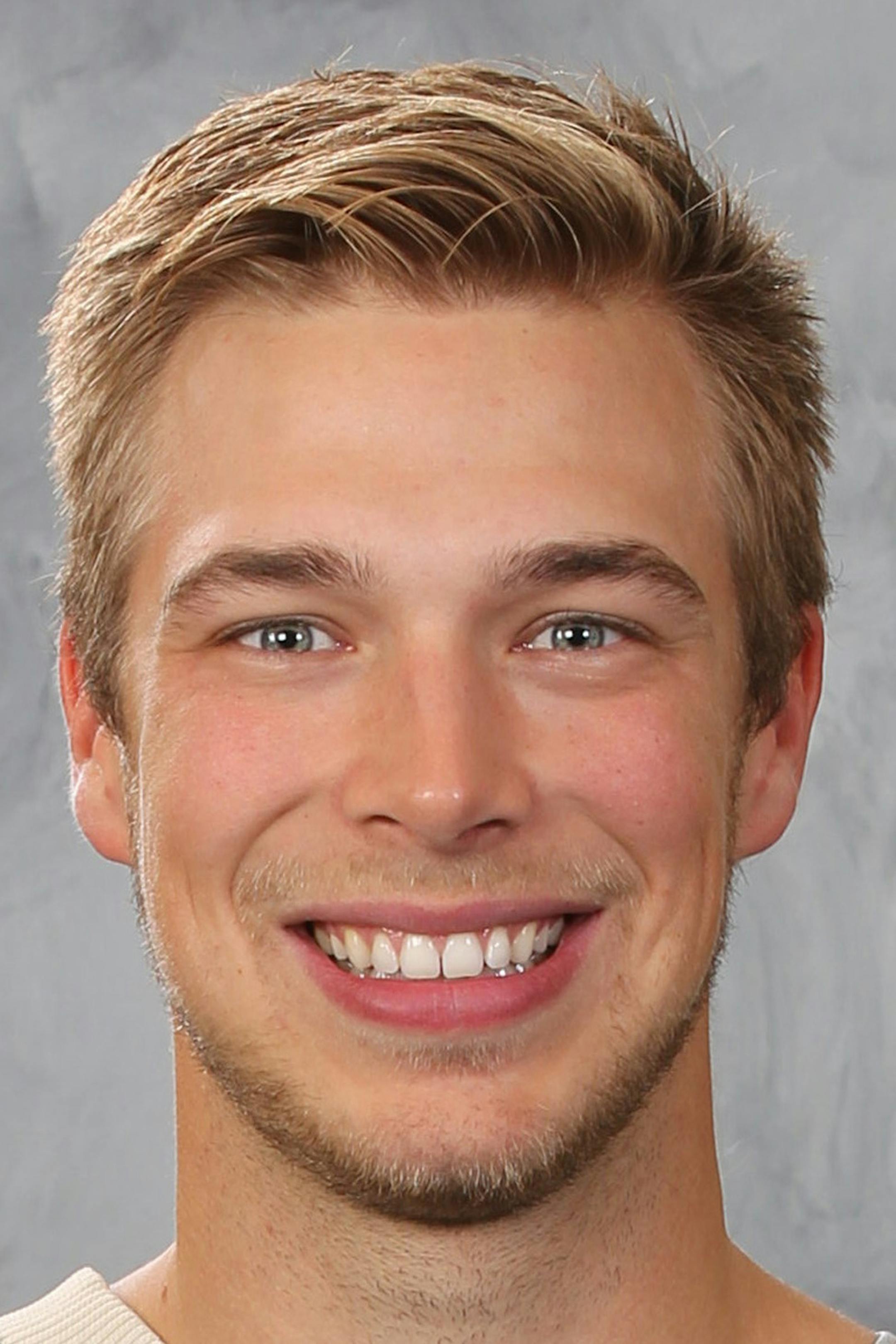 ST. PAUL, MN - SEPTEMBER 17: Darcy Kuemper #35 of the Minnesota Wild poses for his official headshot for the 2015-2016 season on September 17, 2015 at the Xcel Energy Center in St. Paul, Minnesota. (Andy King/NHLI via Getty Images) *** Local Caption *** Darcy Kuemper ORG XMIT: 570172171