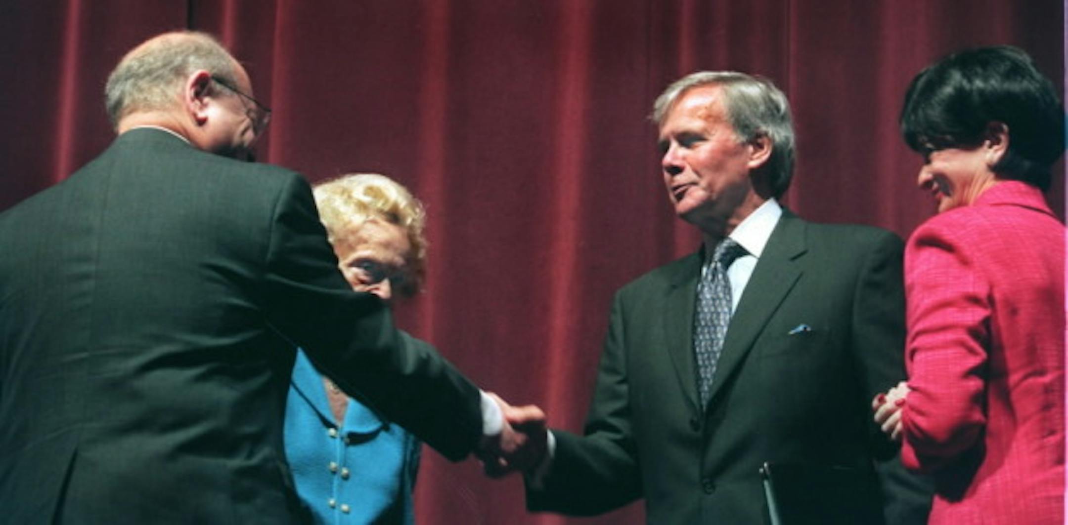 Tom Brokaw in Minneapolis in 1999, discussing his book,"The Greatest Generation." File photo by Stormi Greener.