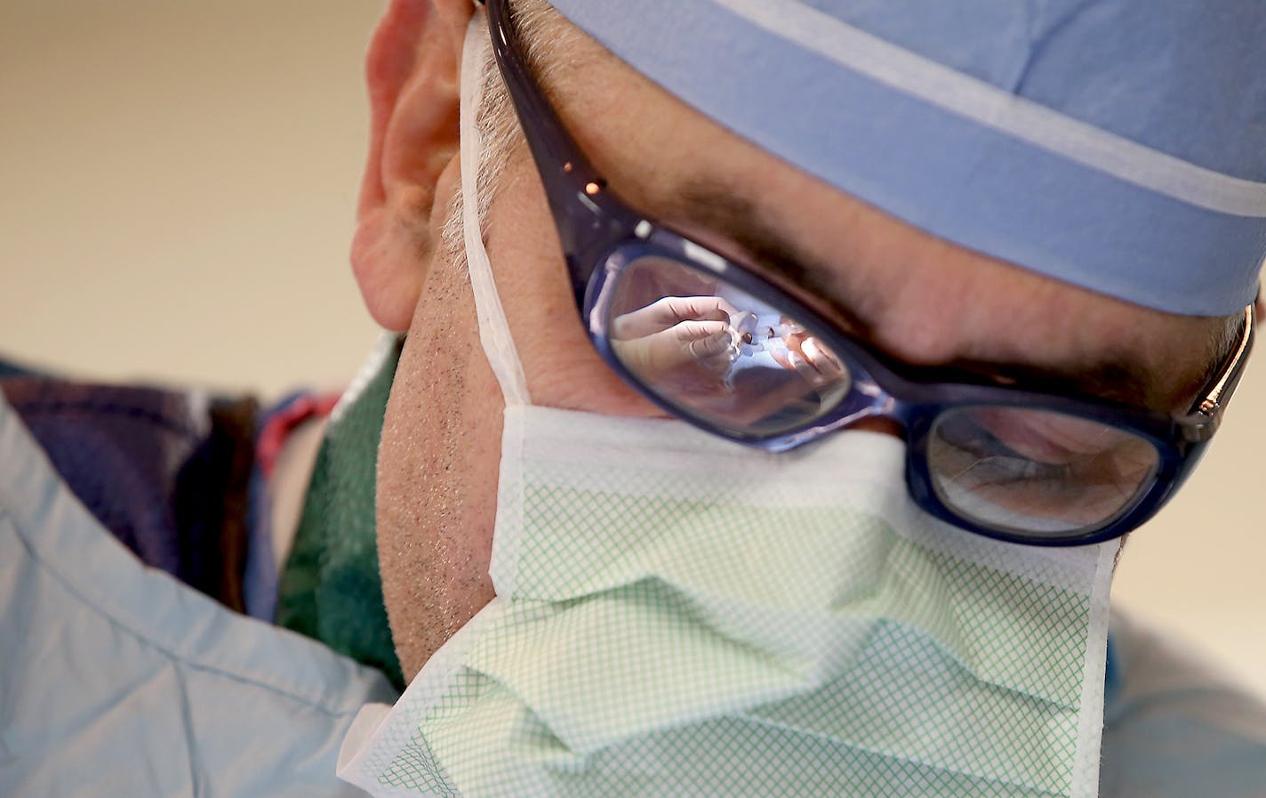 Fouad Bachour, MD, and his team implanted a CardioMem, a new St. Jude product, into patient Joe Jones at Hennepin County Medical Center, Thursday, February 26, 2015 in Minneapolis, MN. ] (ELIZABETH FLORES/STAR TRIBUNE) ELIZABETH FLORES &#x2022; eflores@startribune.com