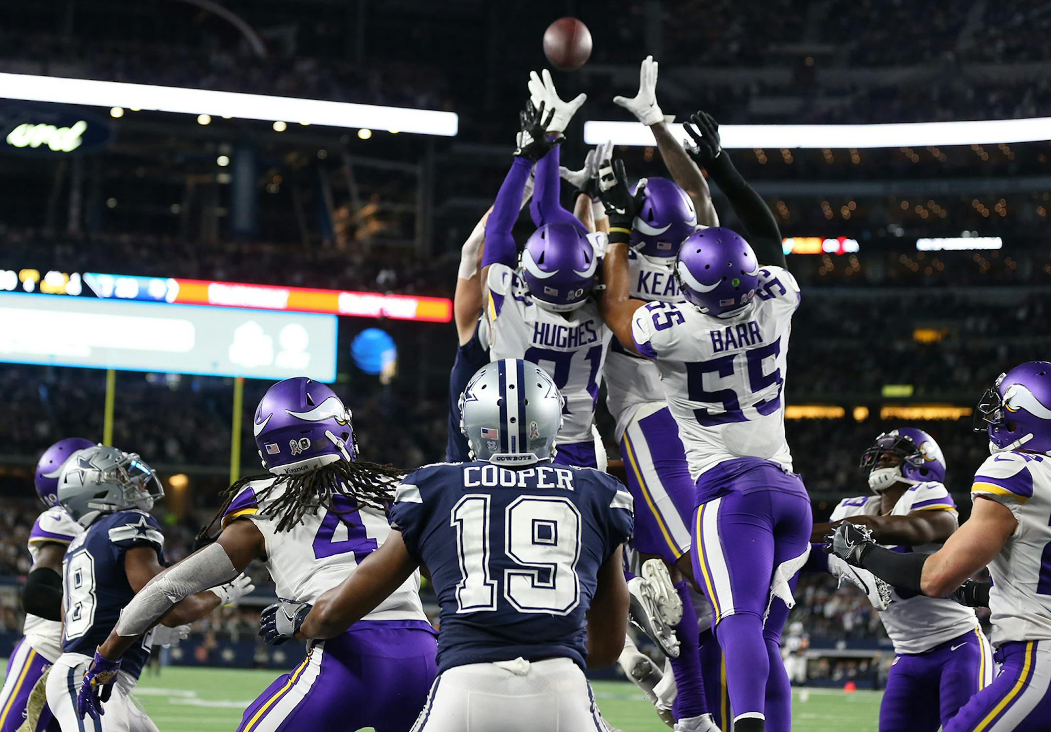 Minnesota Vikings safety Jayron Kearse (27) intercepted the ball on the last play of the game at AT&T Stadium.] Jerry Holt • Jerry.holt@startribune.com The Minnesota Vikings defeated the Dallas Cowboys 28-24 in an NFL football game Sunday night, November 10, 2019 at AT&T Stadium in Arlington, TX. Jerry Holt